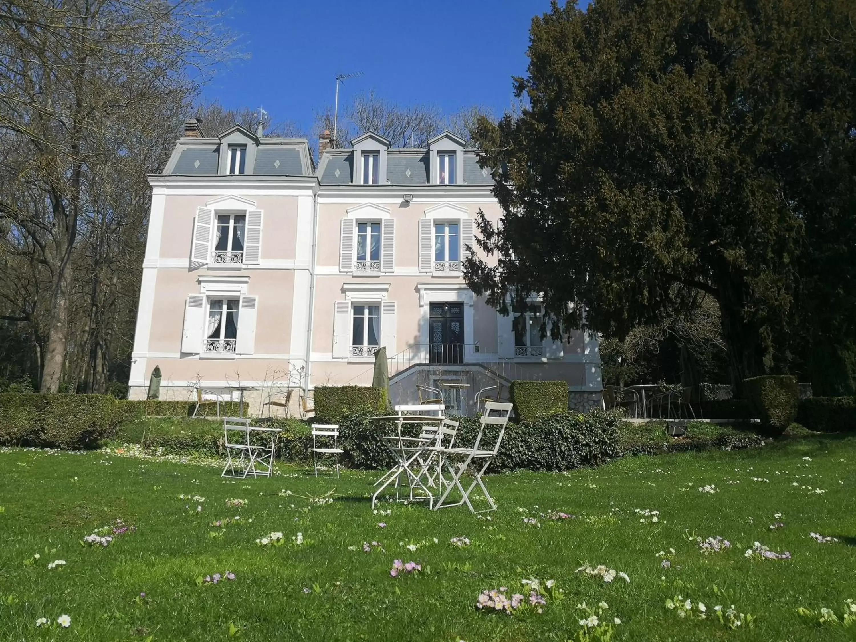 Facade/entrance, Property Building in Maison d'hôtes Stella Cadente