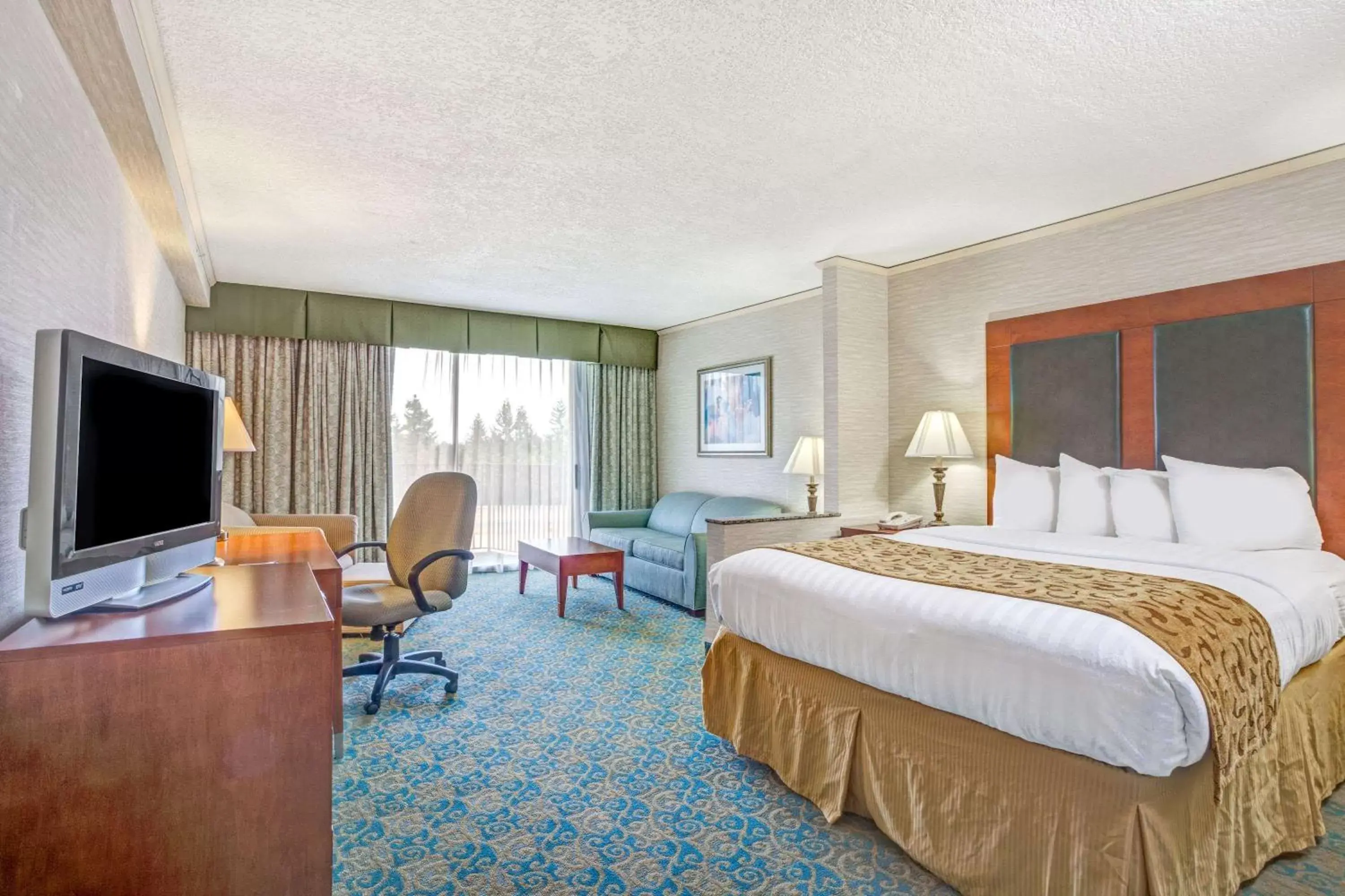 Queen Studio Suite with City View - Non-Smoking in Baymont by Wyndham Bremerton WA