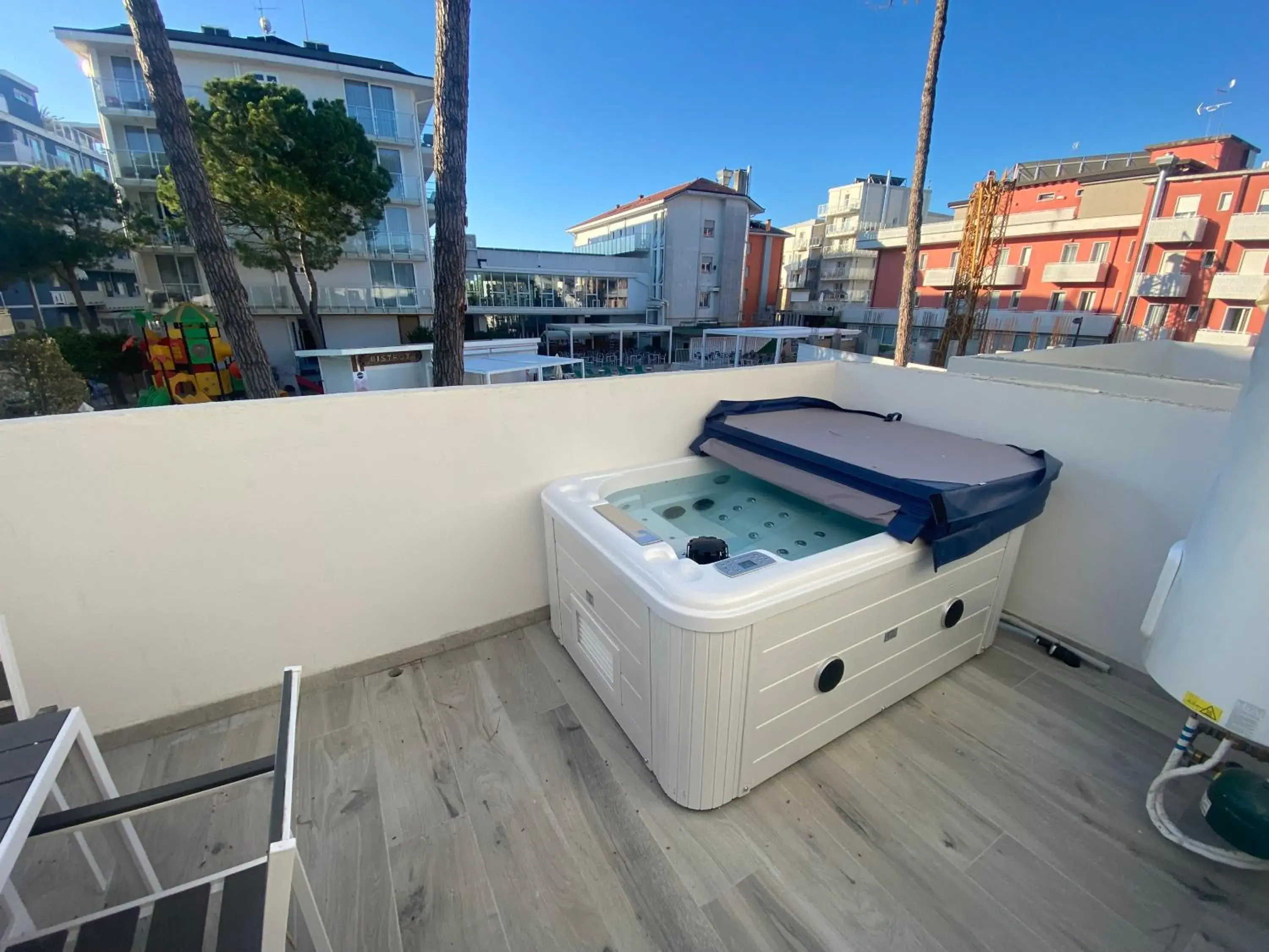 Hot Tub in Marina Palace Hotel 4 stelle S