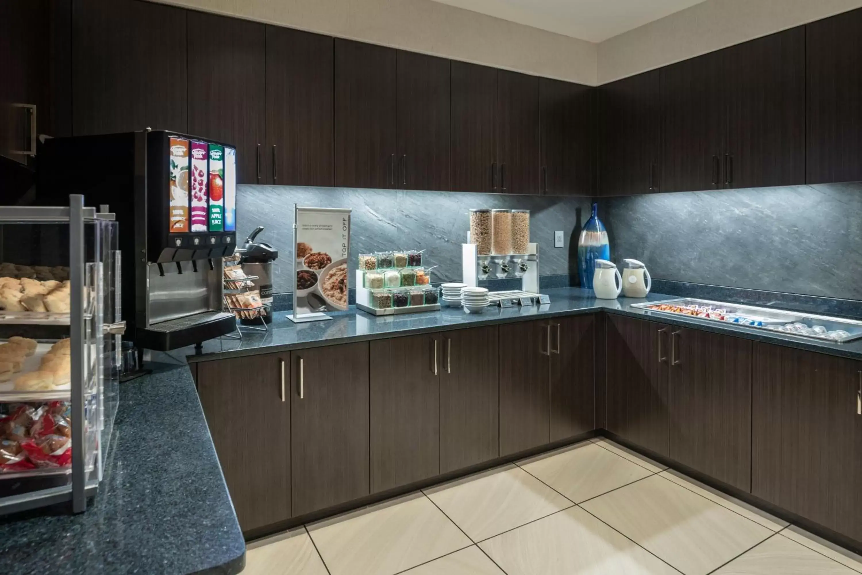 Breakfast, Kitchen/Kitchenette in Residence Inn by Marriott Portsmouth Downtown