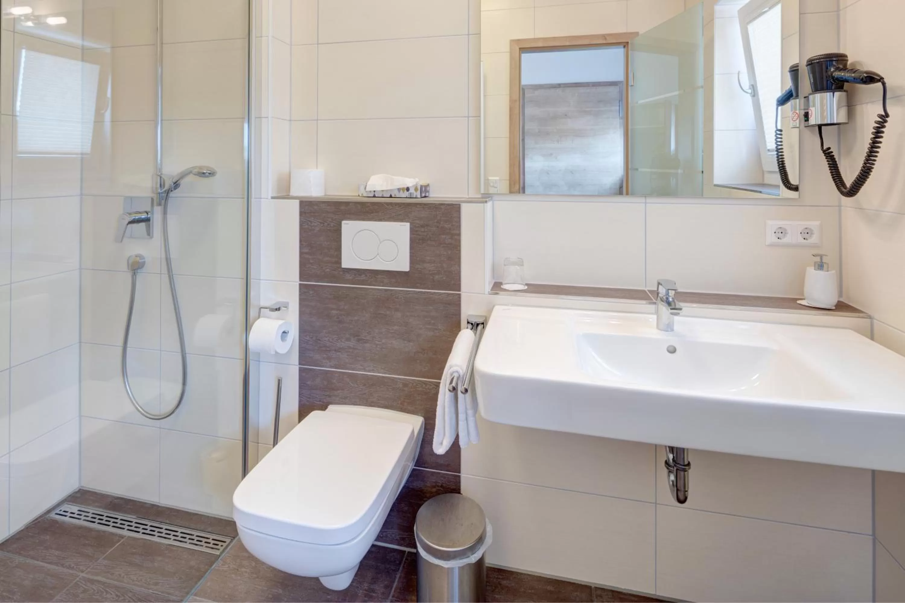 Bathroom in Vinotel Heinz J. Schwab