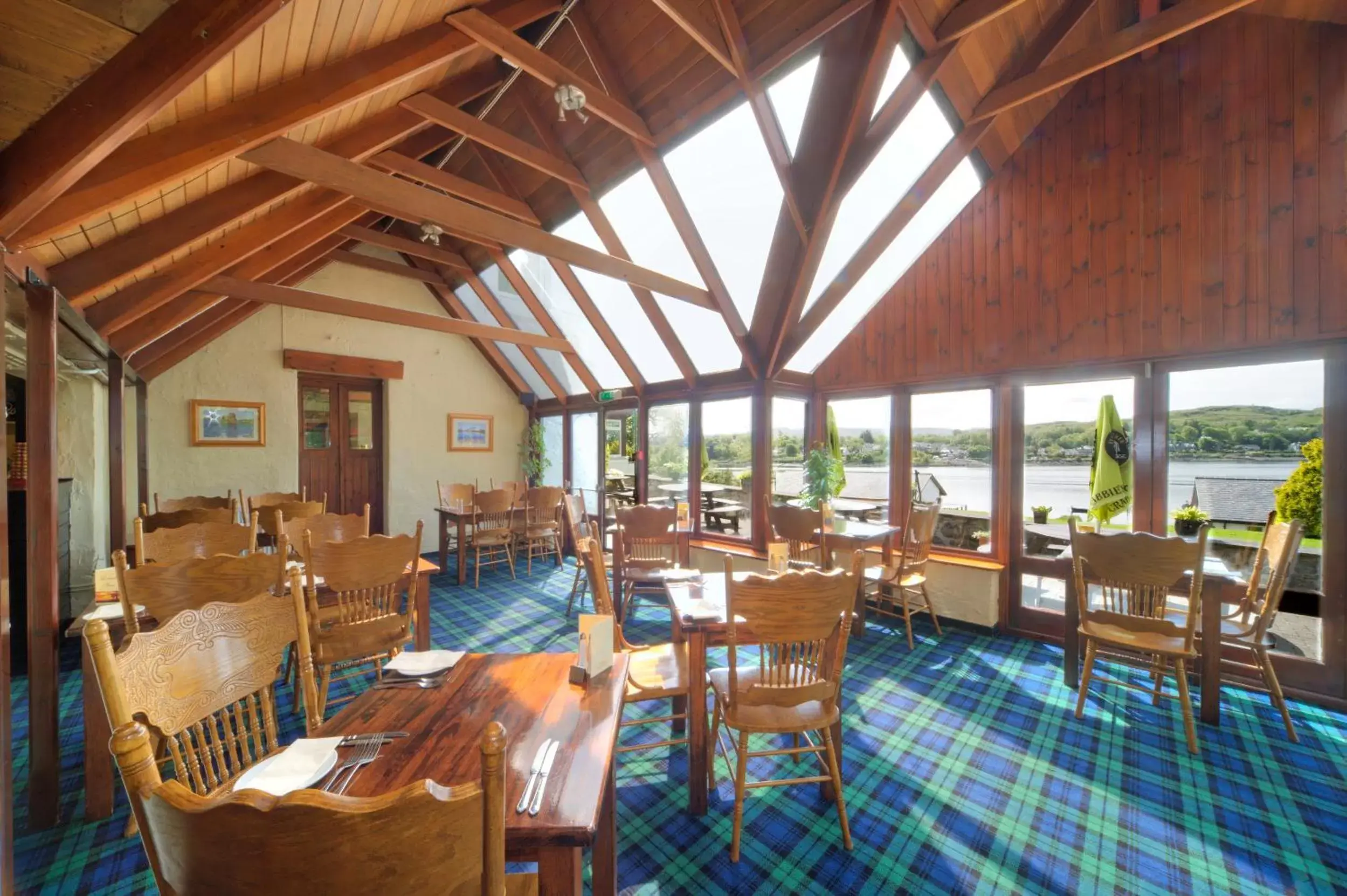 Restaurant/Places to Eat in Lochnell Arms Hotel