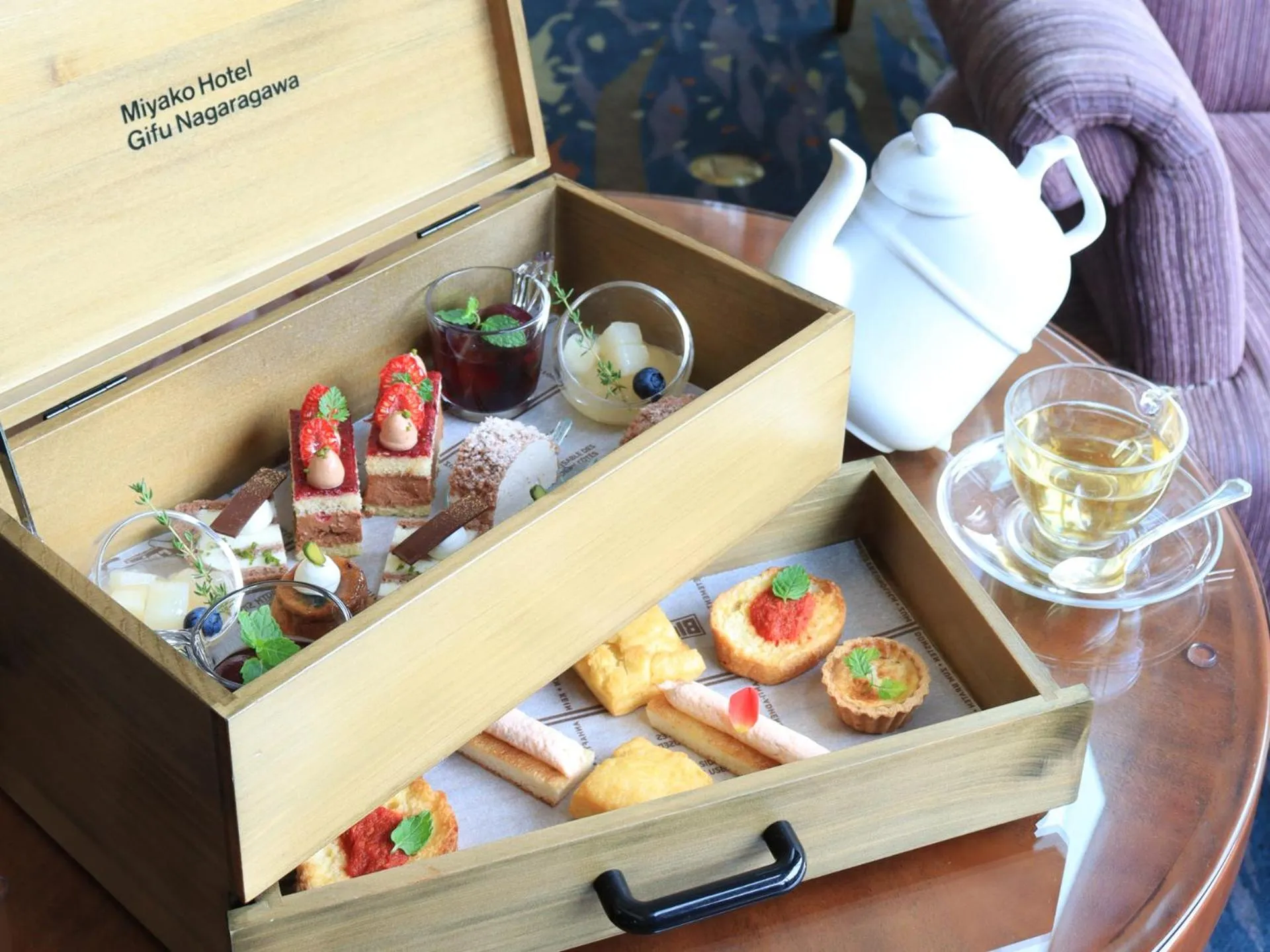 Lounge or bar in Miyako Hotel Gifu Nagaragawa