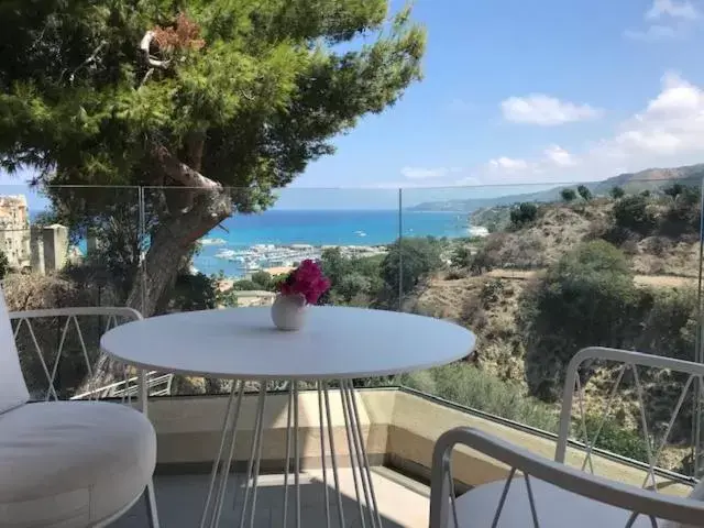 One-Bedroom Apartment with Sea View in S'O Suites Tropea One-Bedroom Apartment with Sea View in S'O Suites Tropea