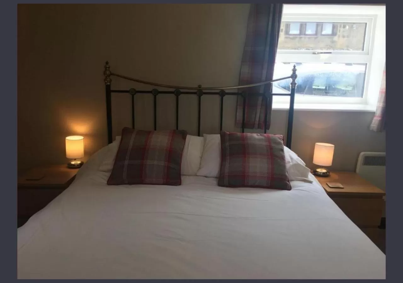 Bedroom, Bed in Chevin End Guest House