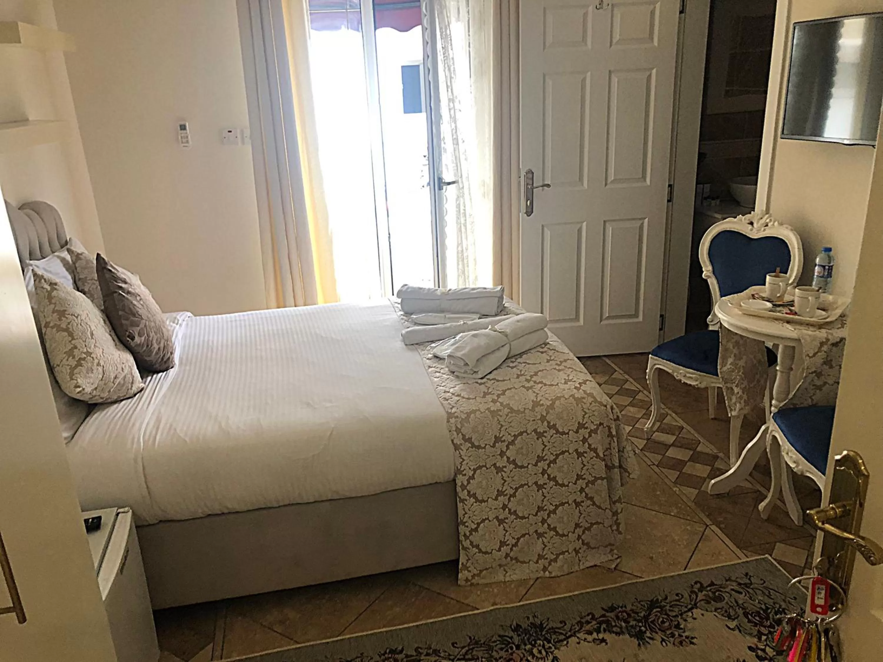 Queen Room with Balcony in Lord's Residence Boutique Hotel