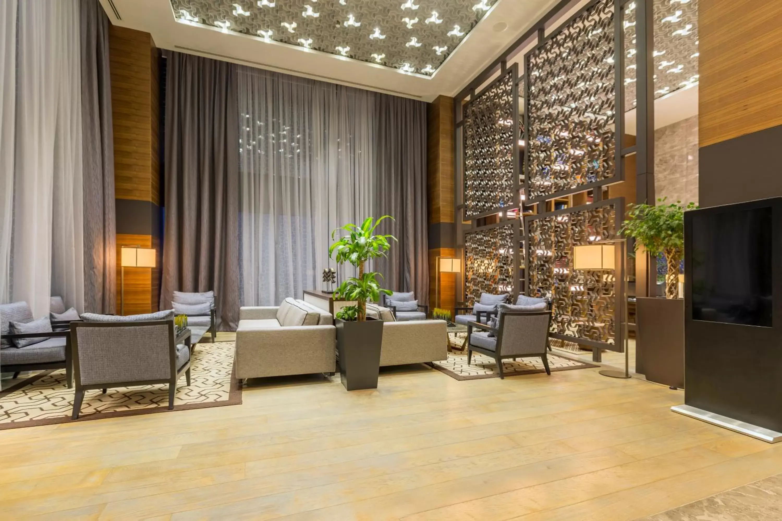 Living room, Lobby/Reception in Golden Tulip Istanbul Bayrampasa