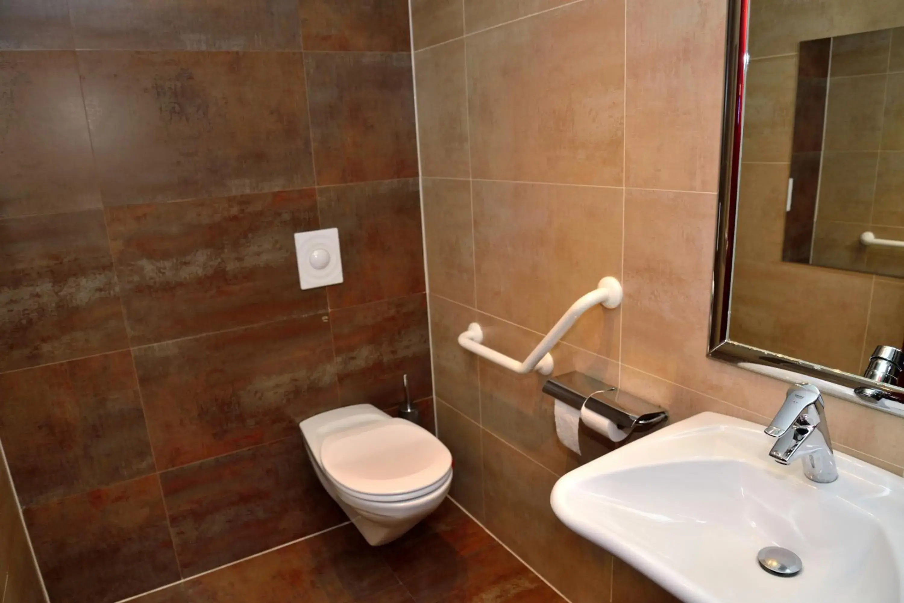 Toilet, Bathroom in Hotel Argos