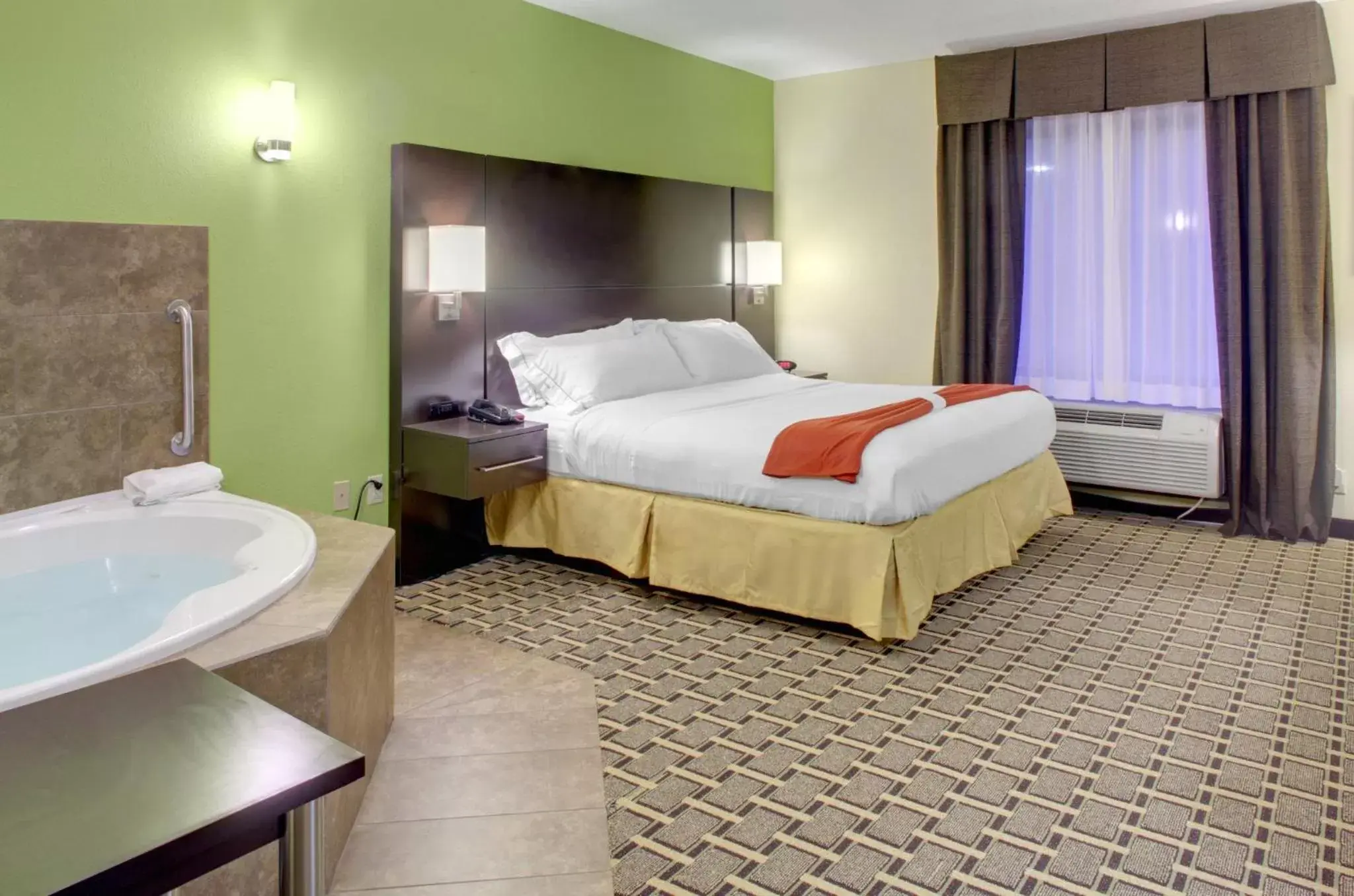 Photo of the whole room, Bed in Holiday Inn Express & Suites Cross Lanes, an IHG Hotel