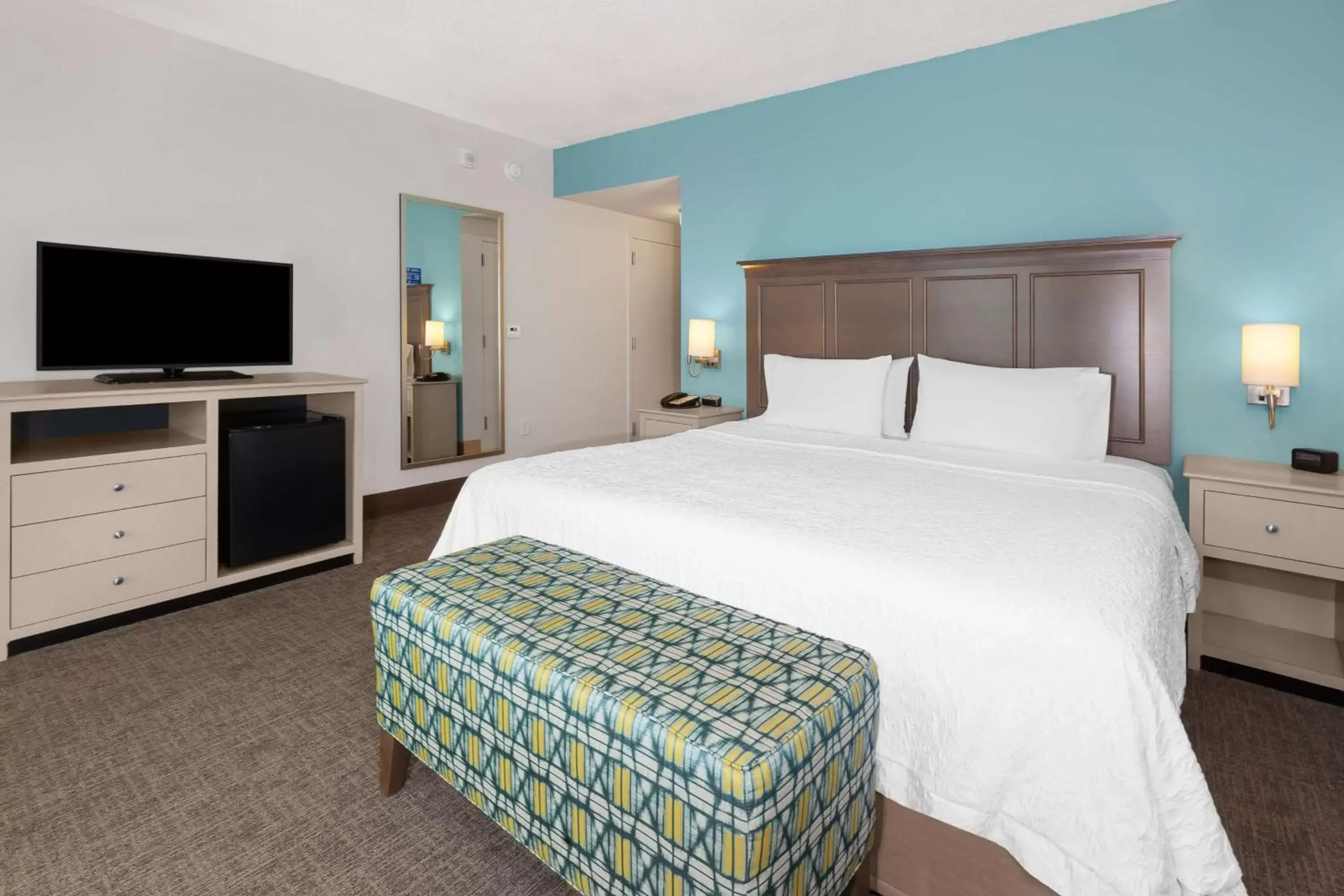 Bedroom, Bed in Hampton Inn & Suites by Hilton Carolina Beach Oceanfront