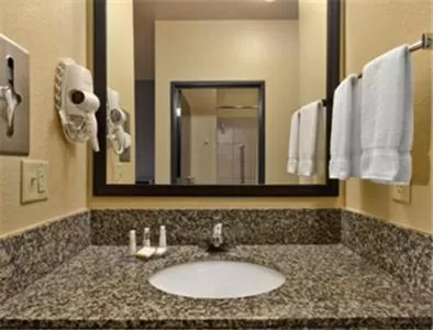 Queen Suite with Two Bedrooms - Non-Smoking in Baymont by Wyndham Decatur