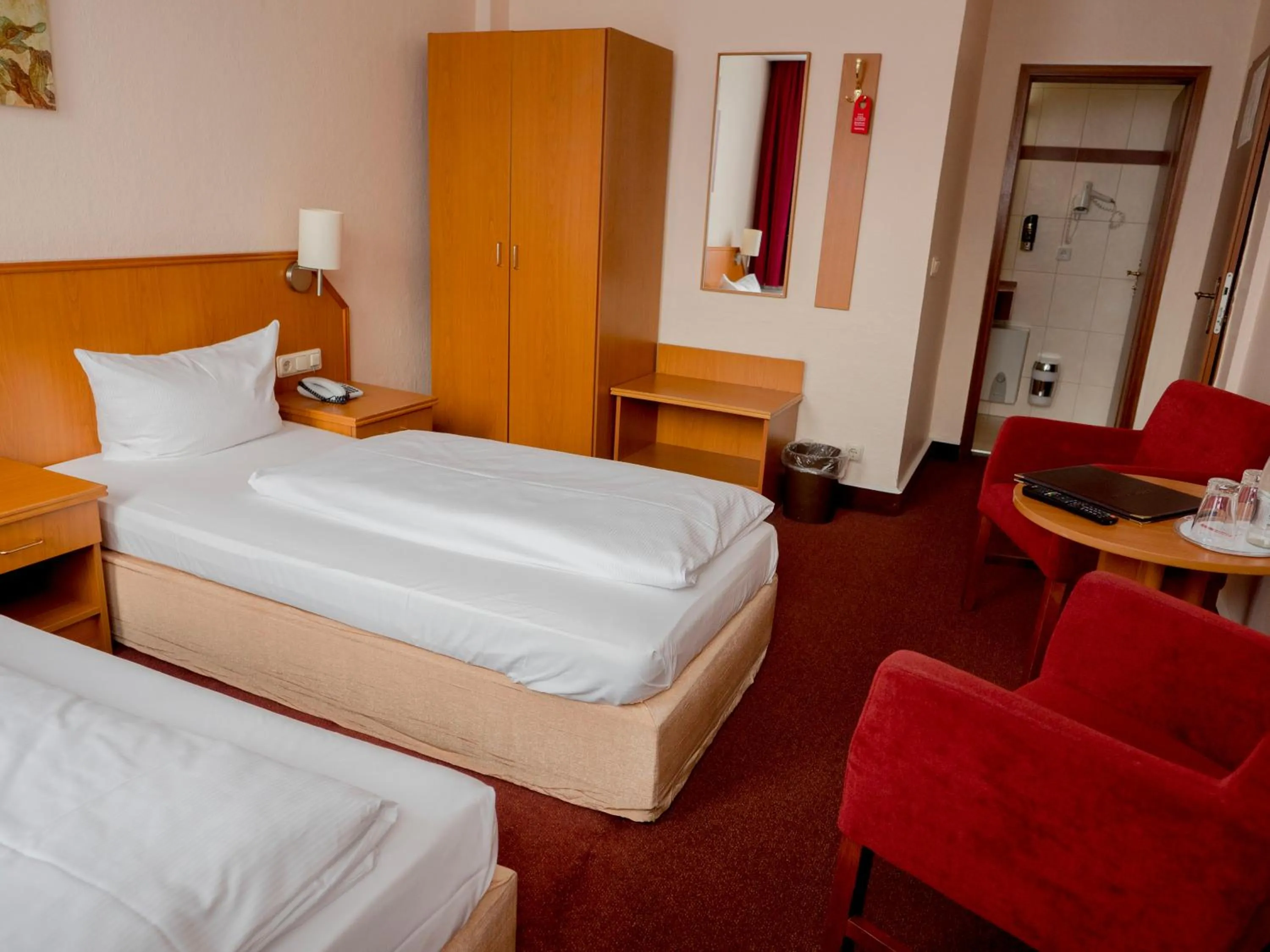 Photo of the whole room, Bed in Hotel Residence am Hauptbahnhof