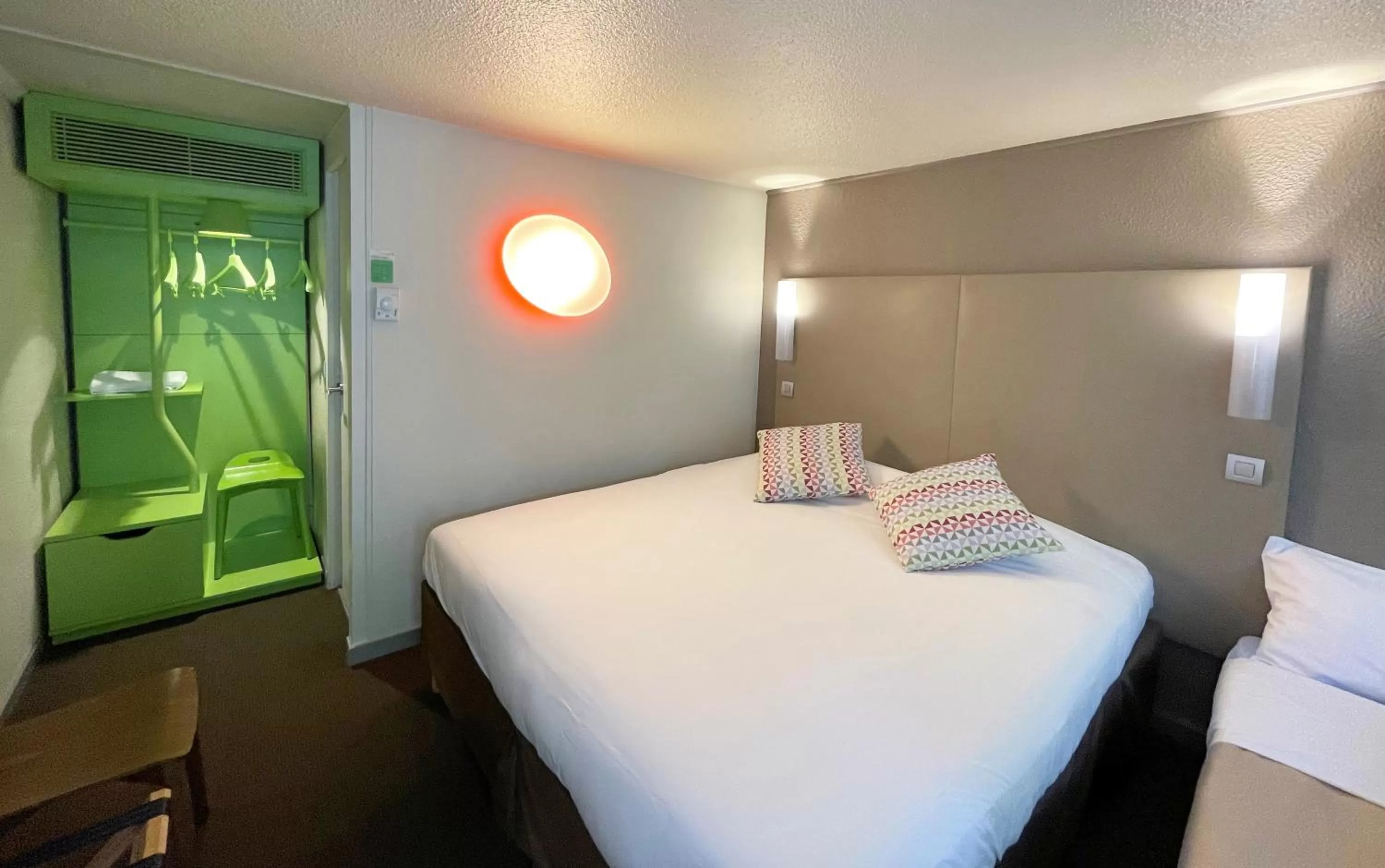 Bed in Campanile Epinay sur Orge Savigny Sur Orge