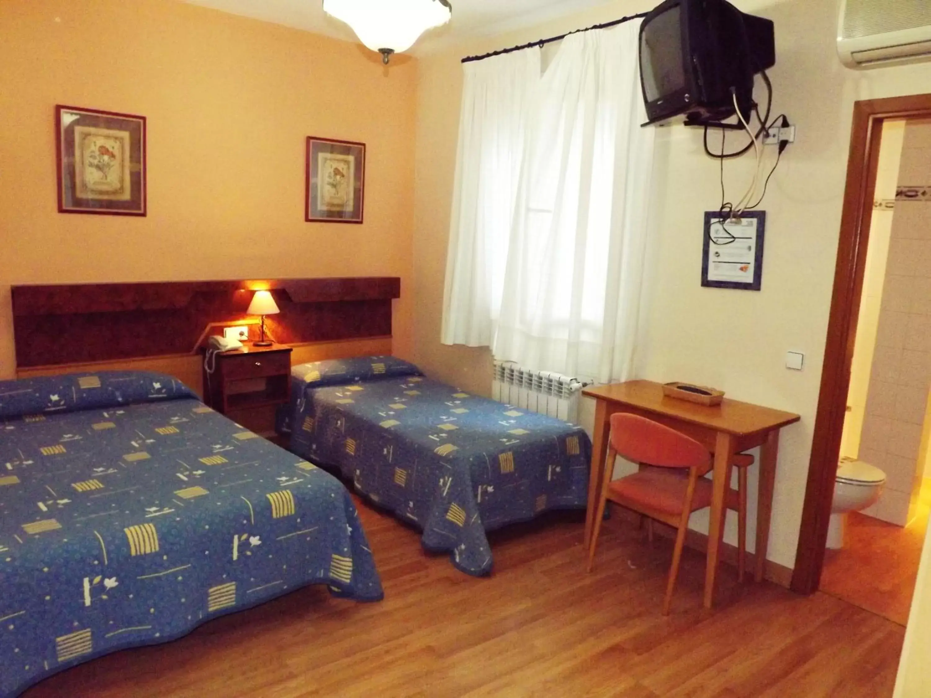 Photo of the whole room, Bed in Hotel Castilla