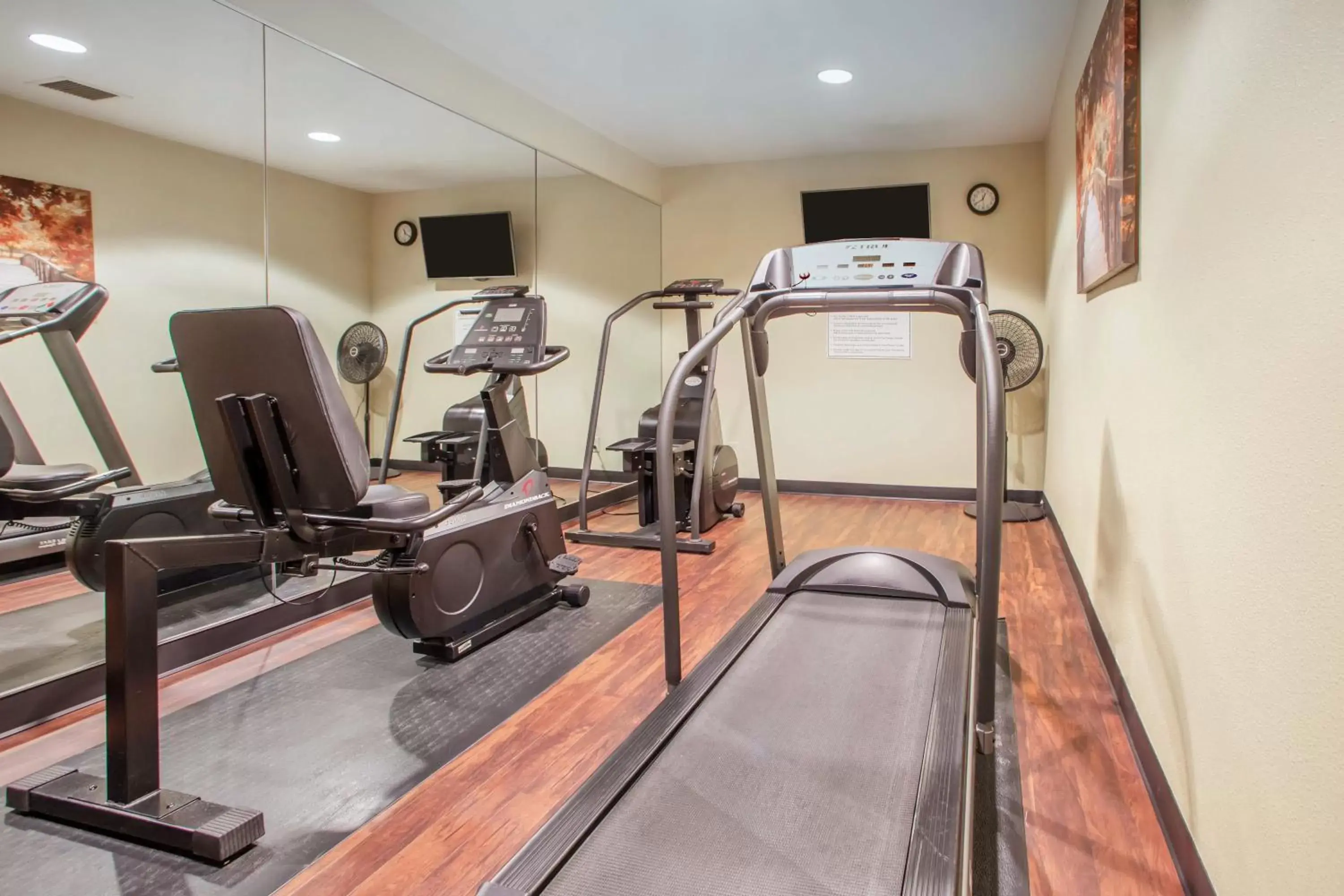 Fitness centre/facilities, Fitness Center/Facilities in Hawthorn Suites By Wyndham Oak Creek/Milwaukee Airport