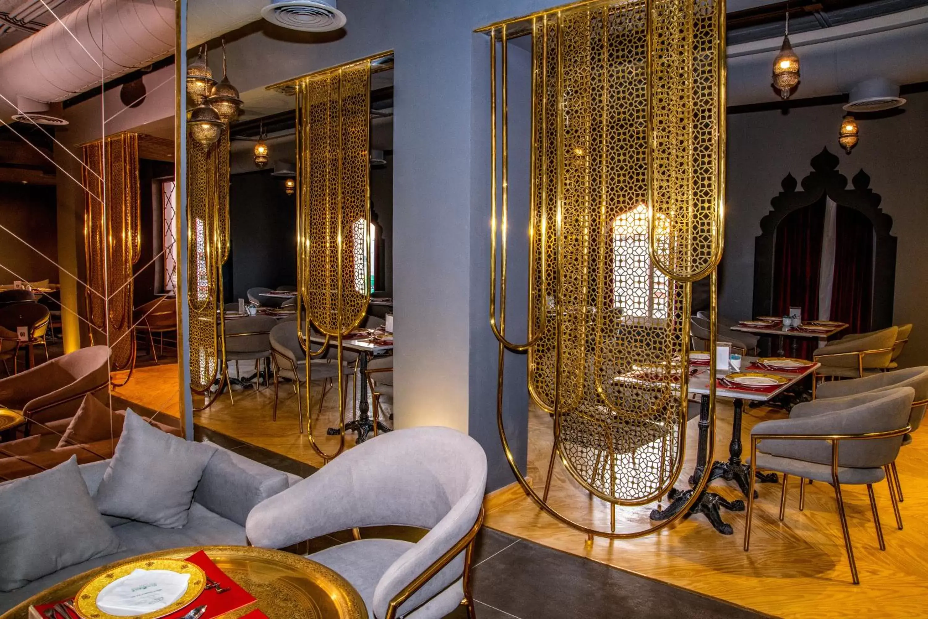 Restaurant/places to eat in Sunrise Diamond Beach Resort -Grand Select Restaurant/places to eat in Sunrise Diamond Beach Resort -Grand Select