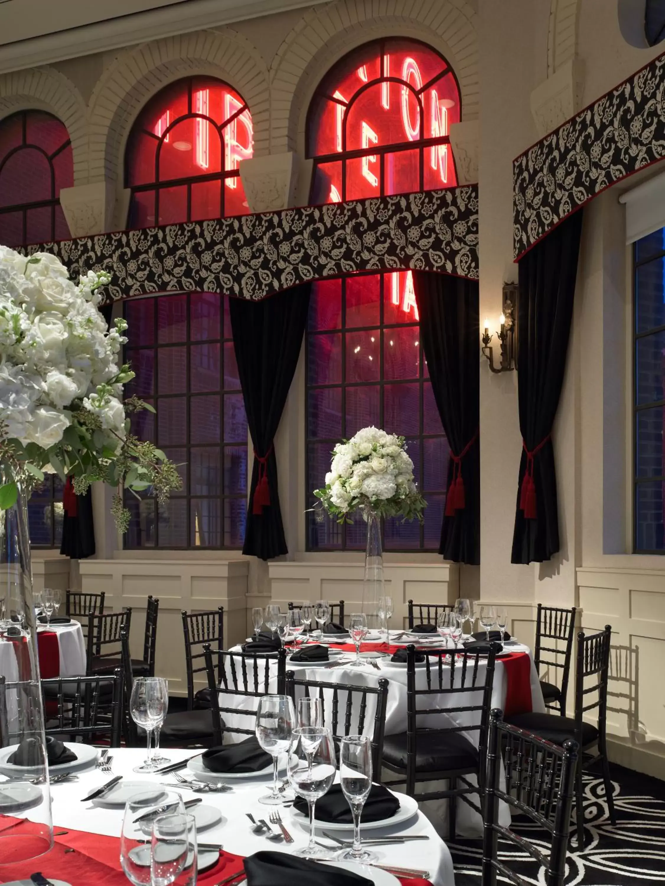 Restaurant/places to eat in Warwick Allerton Chicago Restaurant/places to eat in Warwick Allerton Chicago