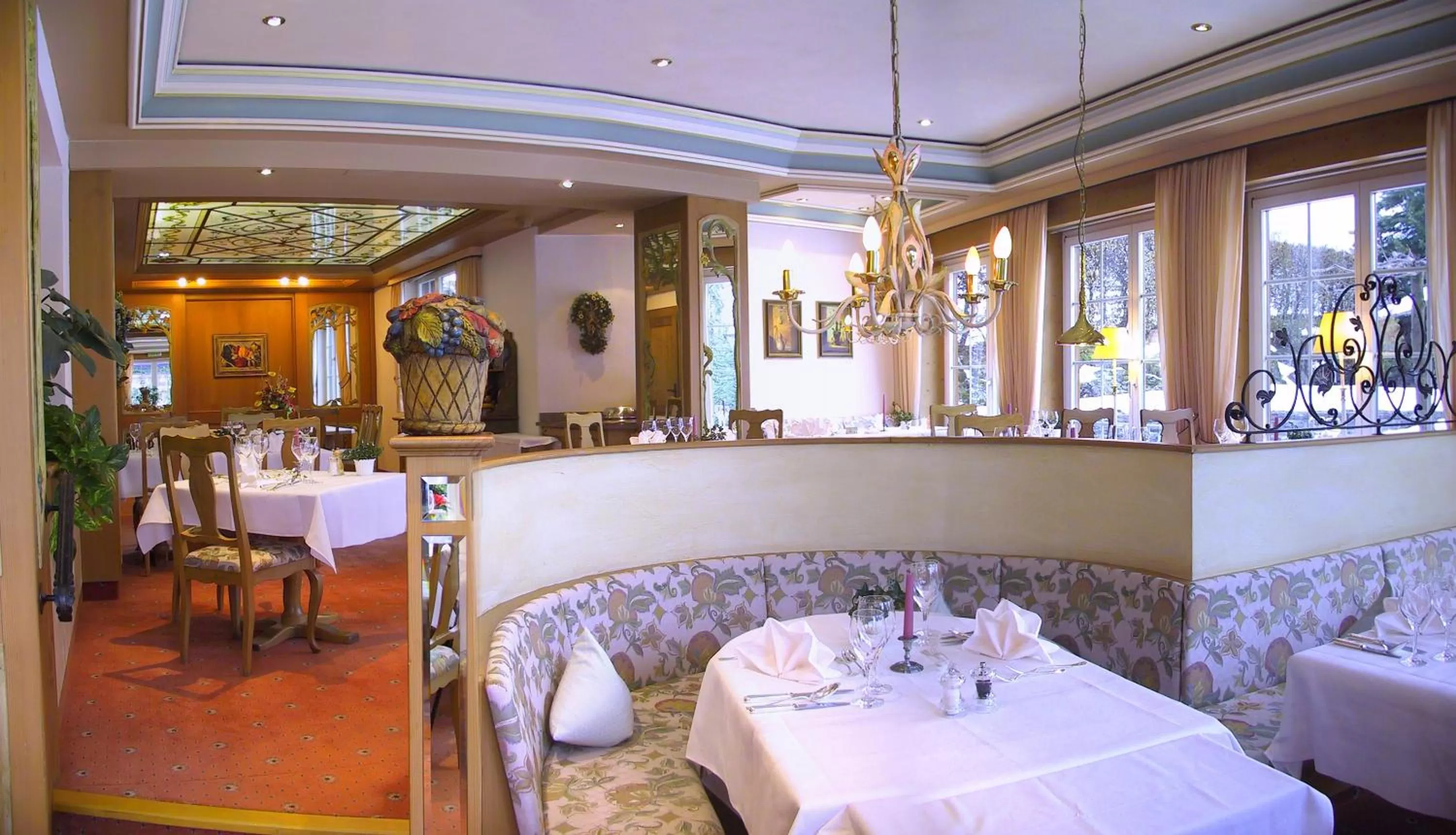 Restaurant/places to eat in Romantik Hotel Schweizerhof