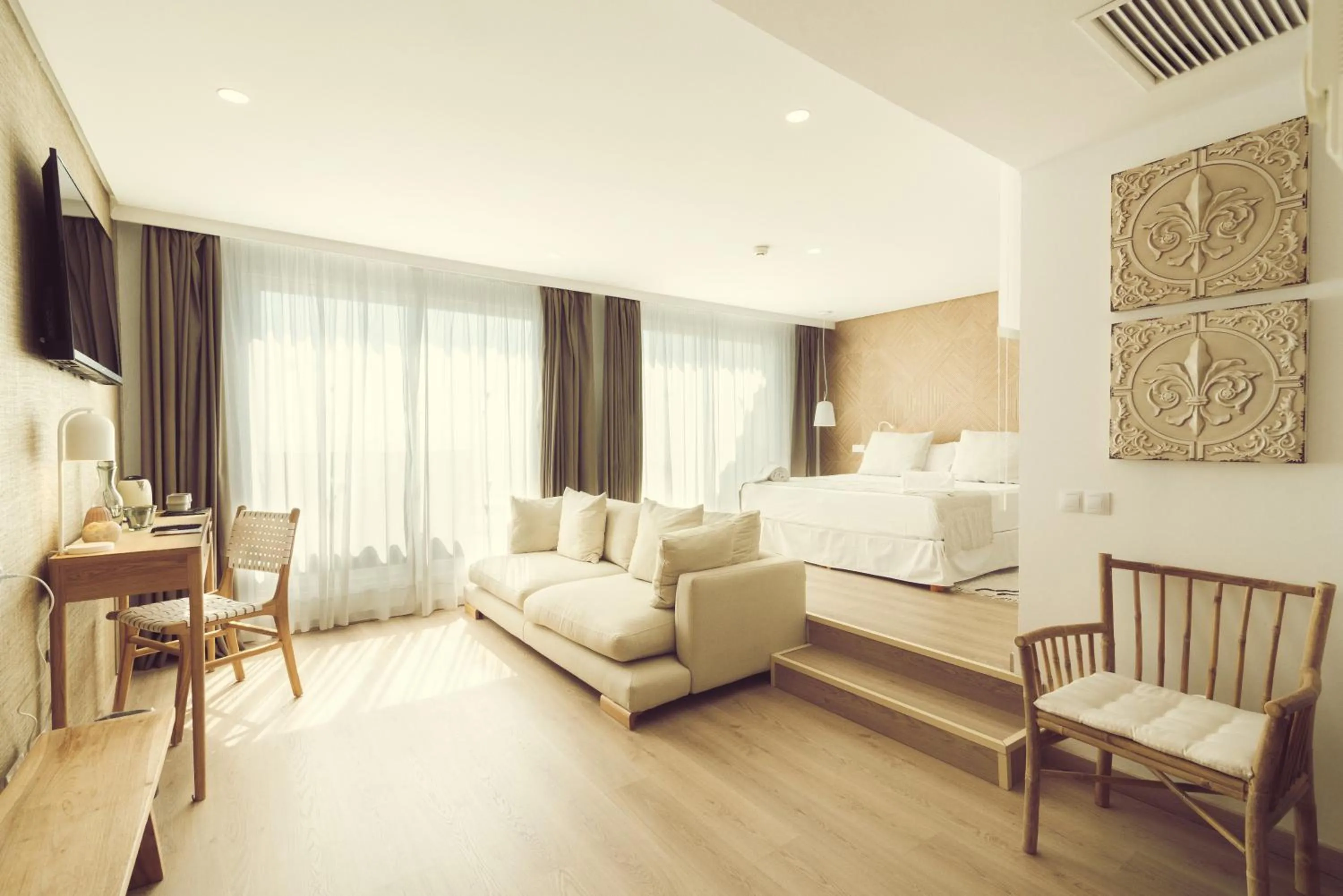 Living room, Bed in ICON Valparaiso - Adults Only