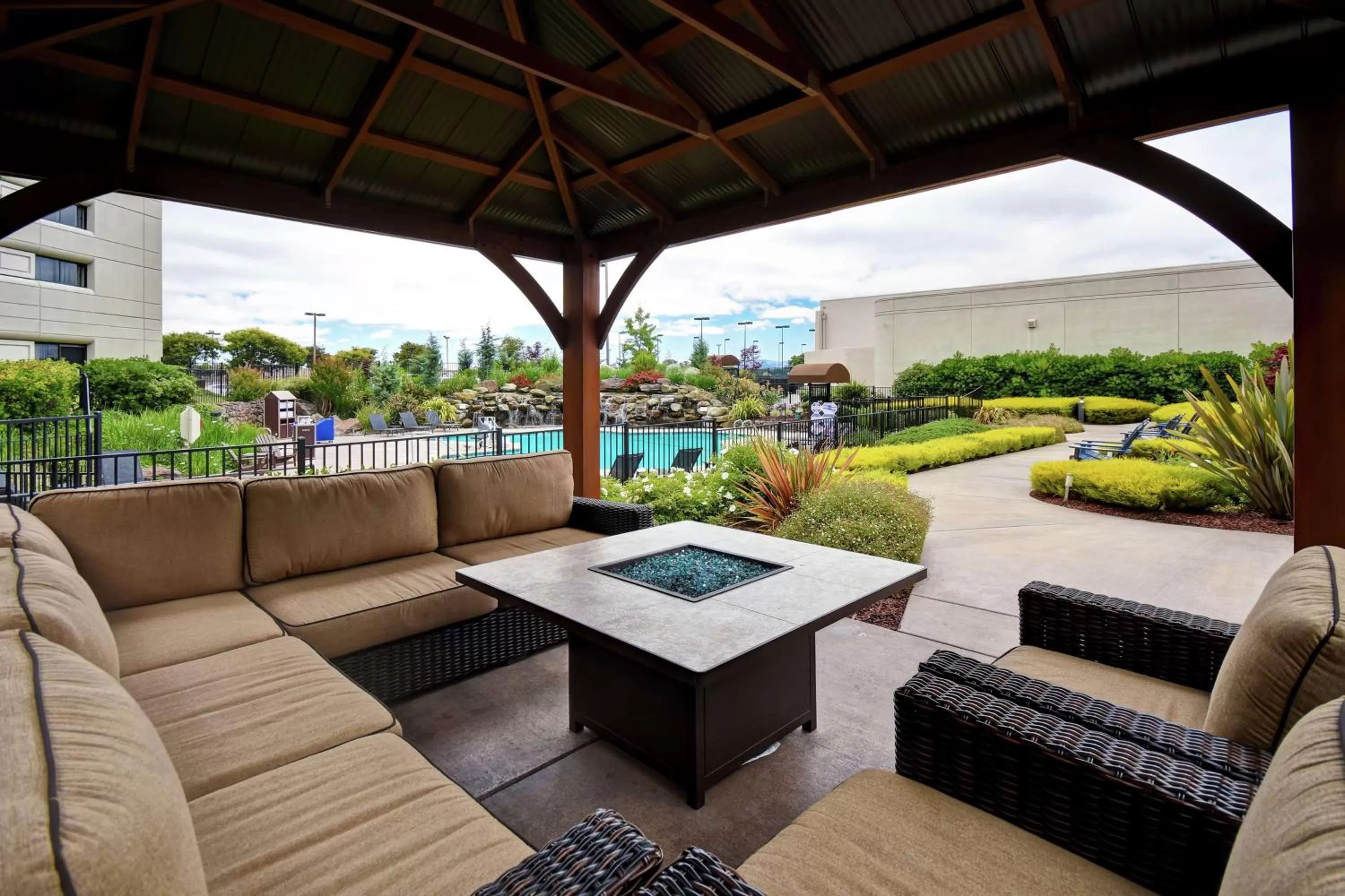 Patio in DoubleTree by Hilton Pleasanton at The Club