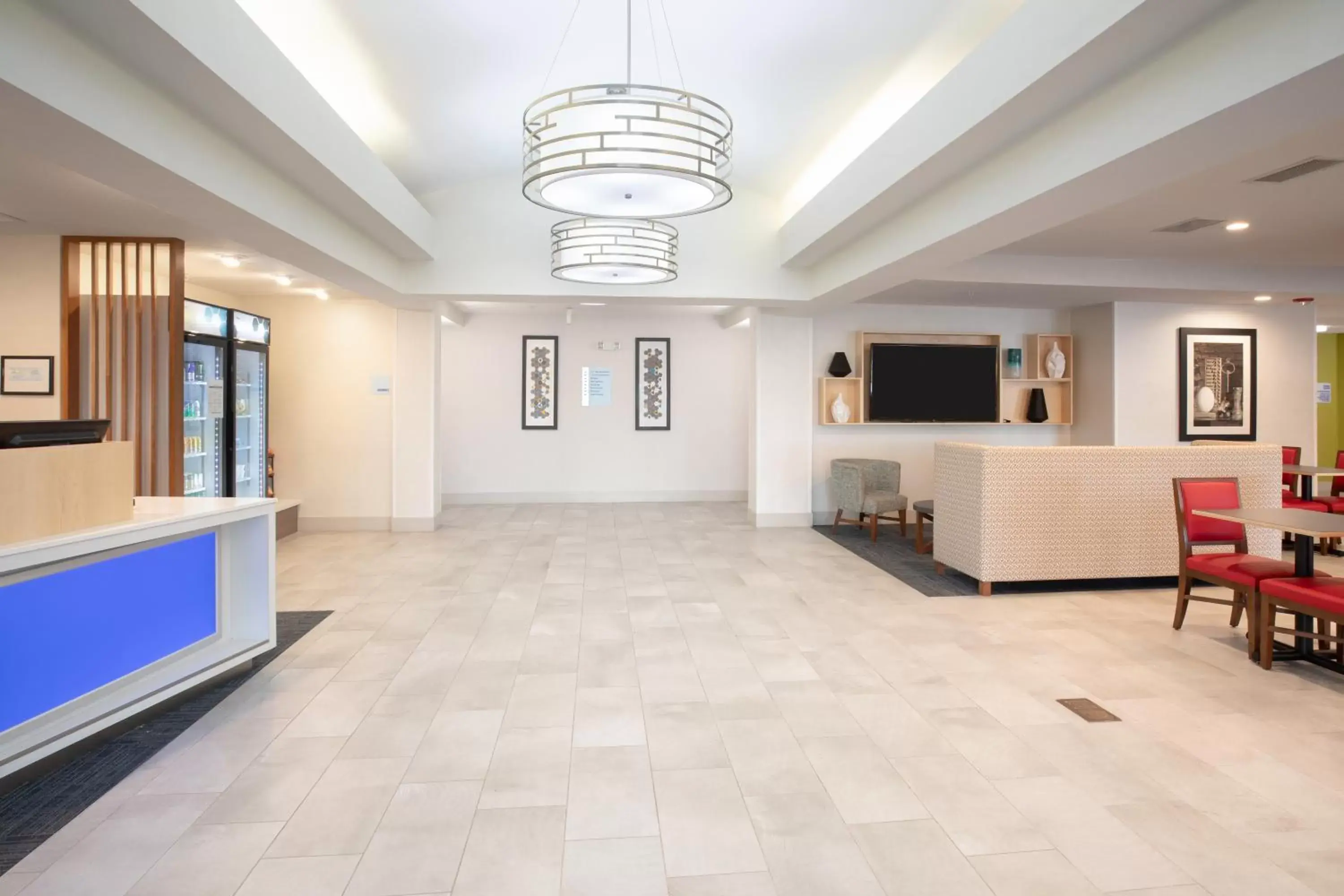 Lobby or reception in Holiday Inn Express Hotel & Suites Longmont, an IHG Hotel