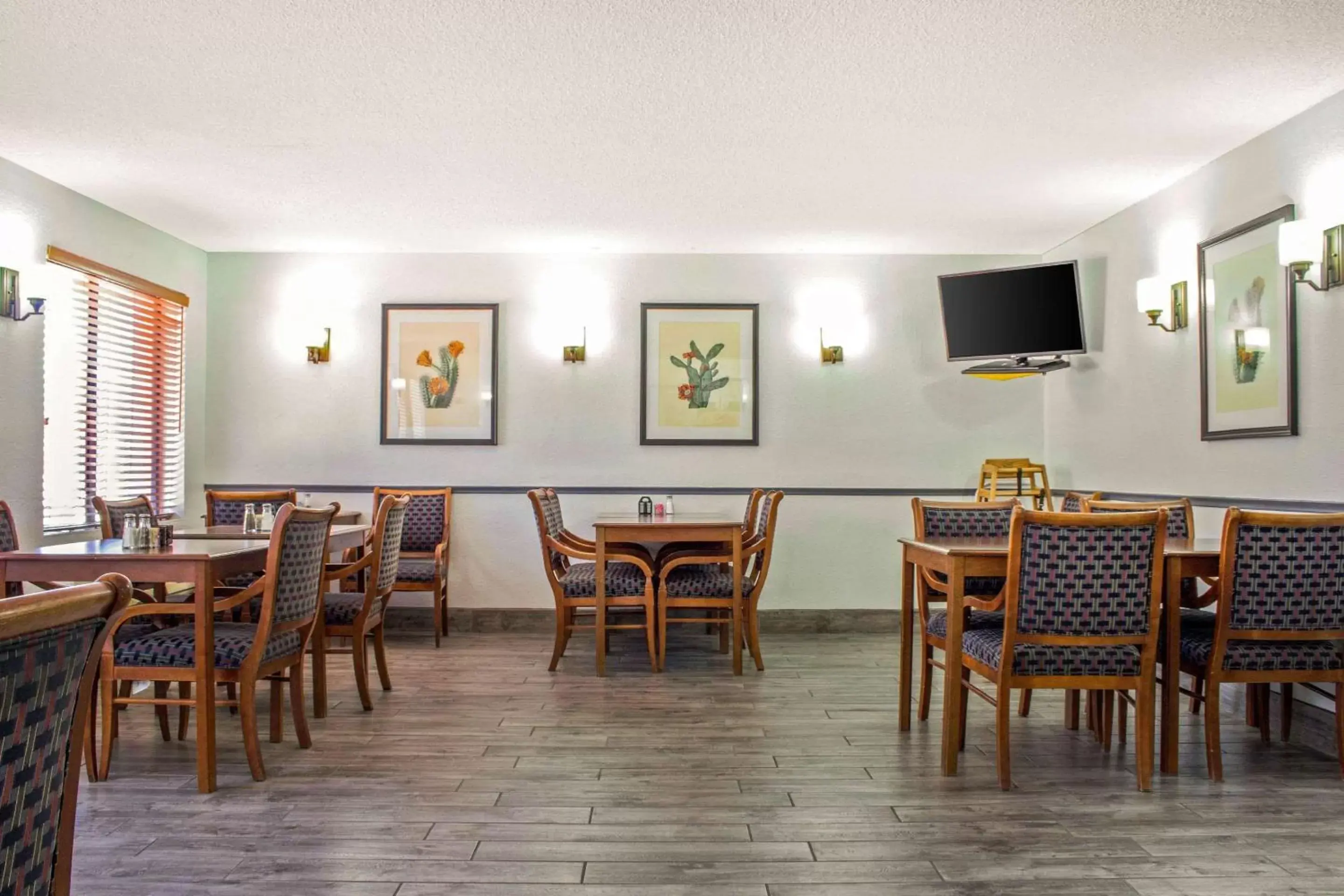 Restaurant/Places to Eat in Quality Inn Benson I-10 Exit 304