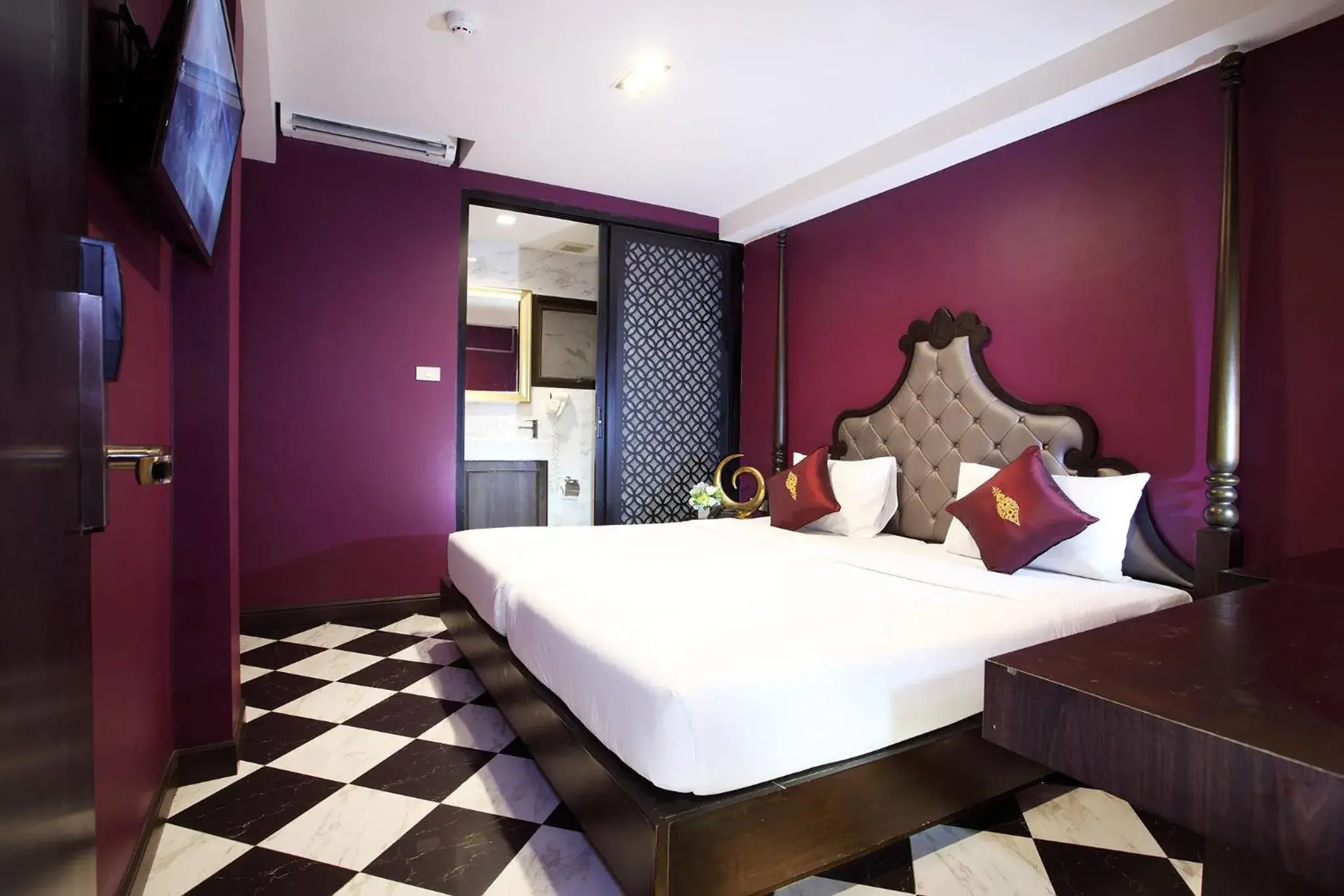 Bed in Violet Tower at Khaosan Palace