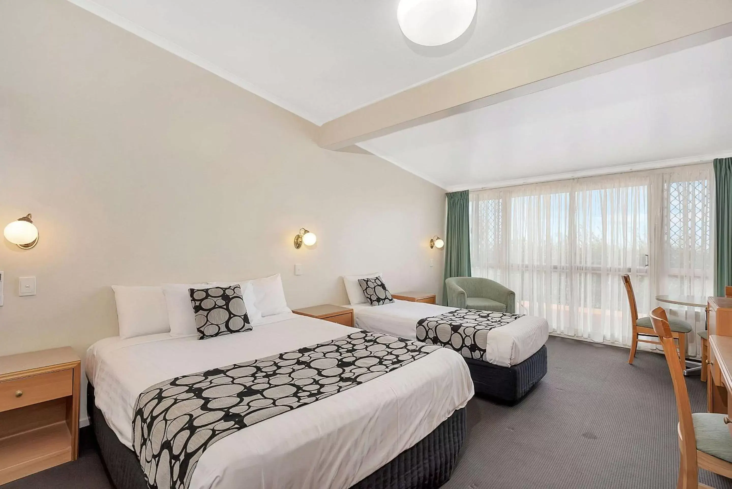 Photo of the whole room, Bed in Toowoomba Motel & Events Centre