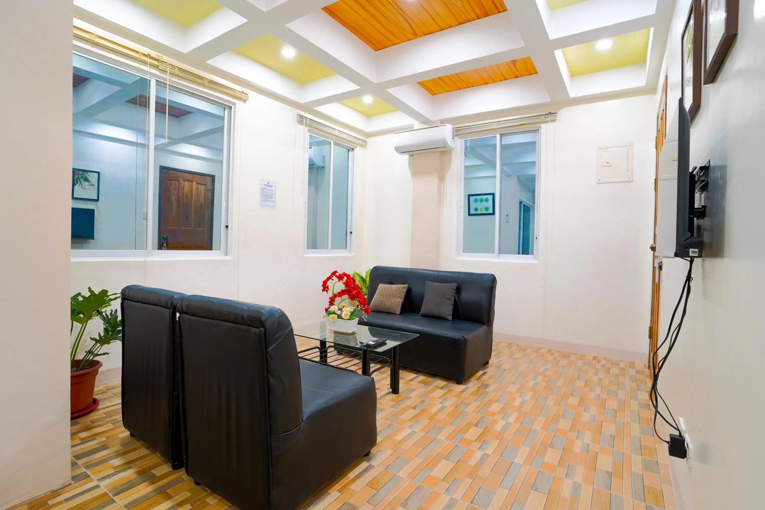 Living room in MS Mountain Cabin