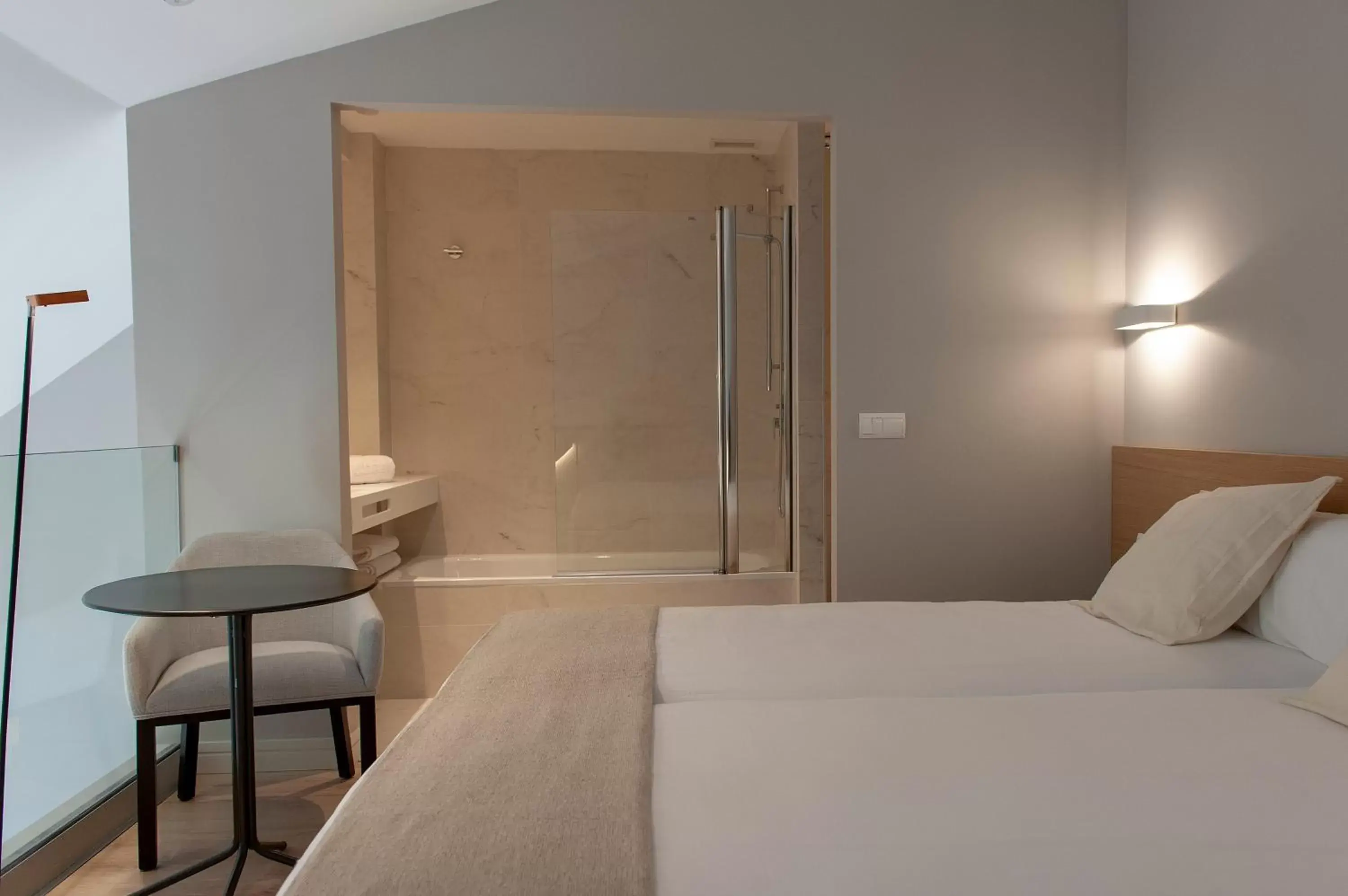 Bathroom, Bed in MH Apartments Central Madrid