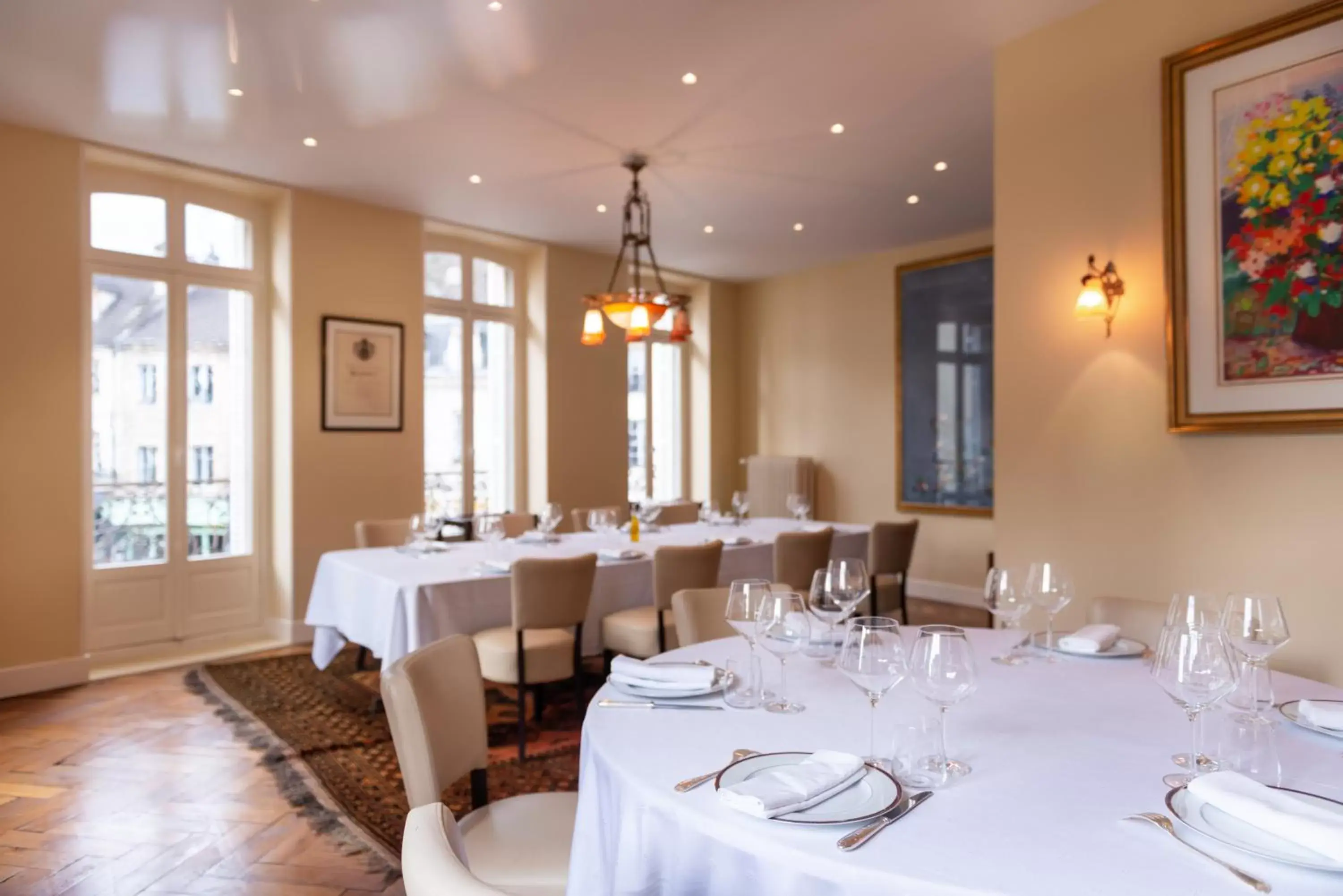 Restaurant/places to eat in L'Hôtel Restaurant/places to eat in L'Hôtel