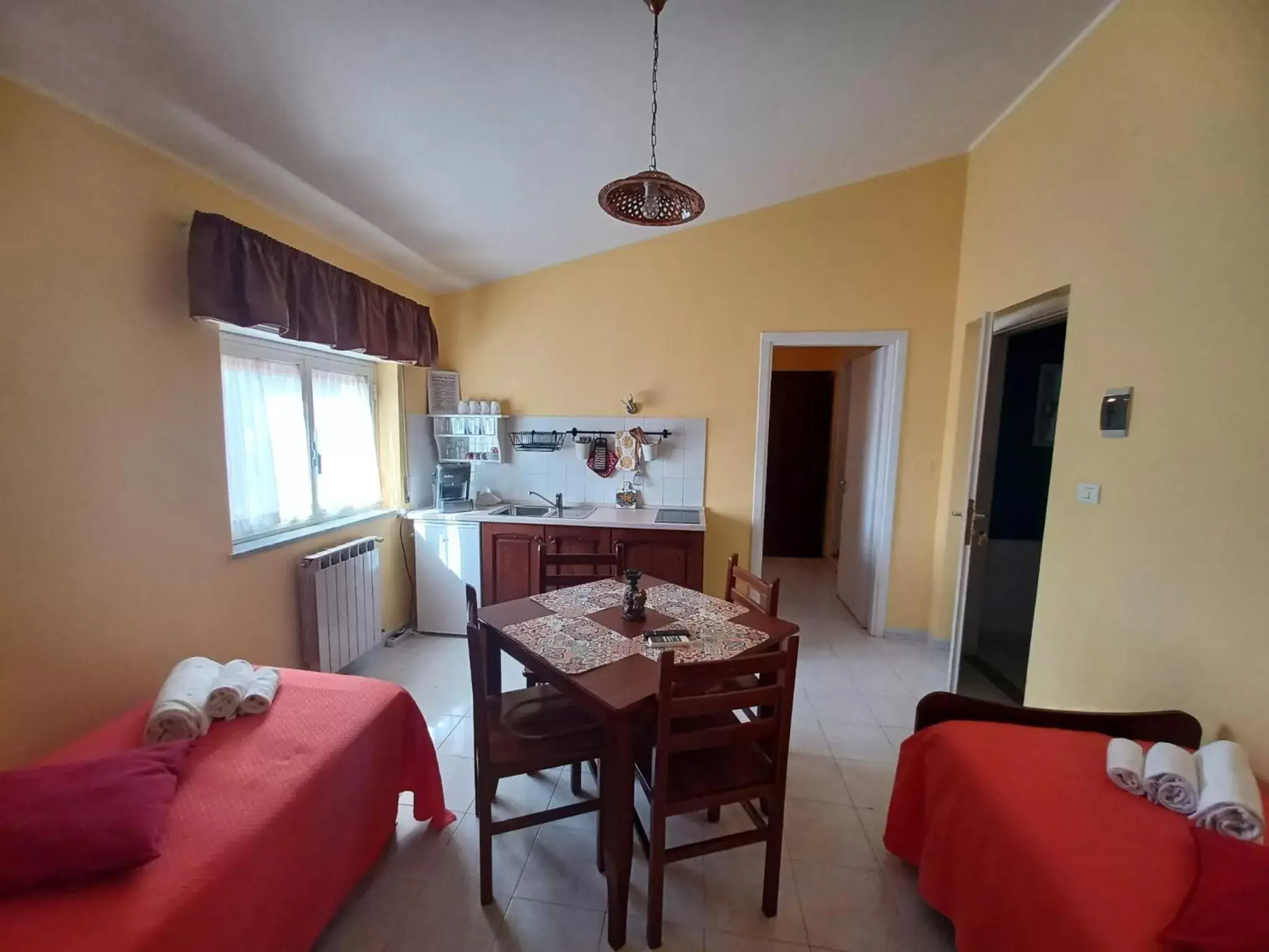 Kitchen or kitchenette, Dining Area in Villa Nadira