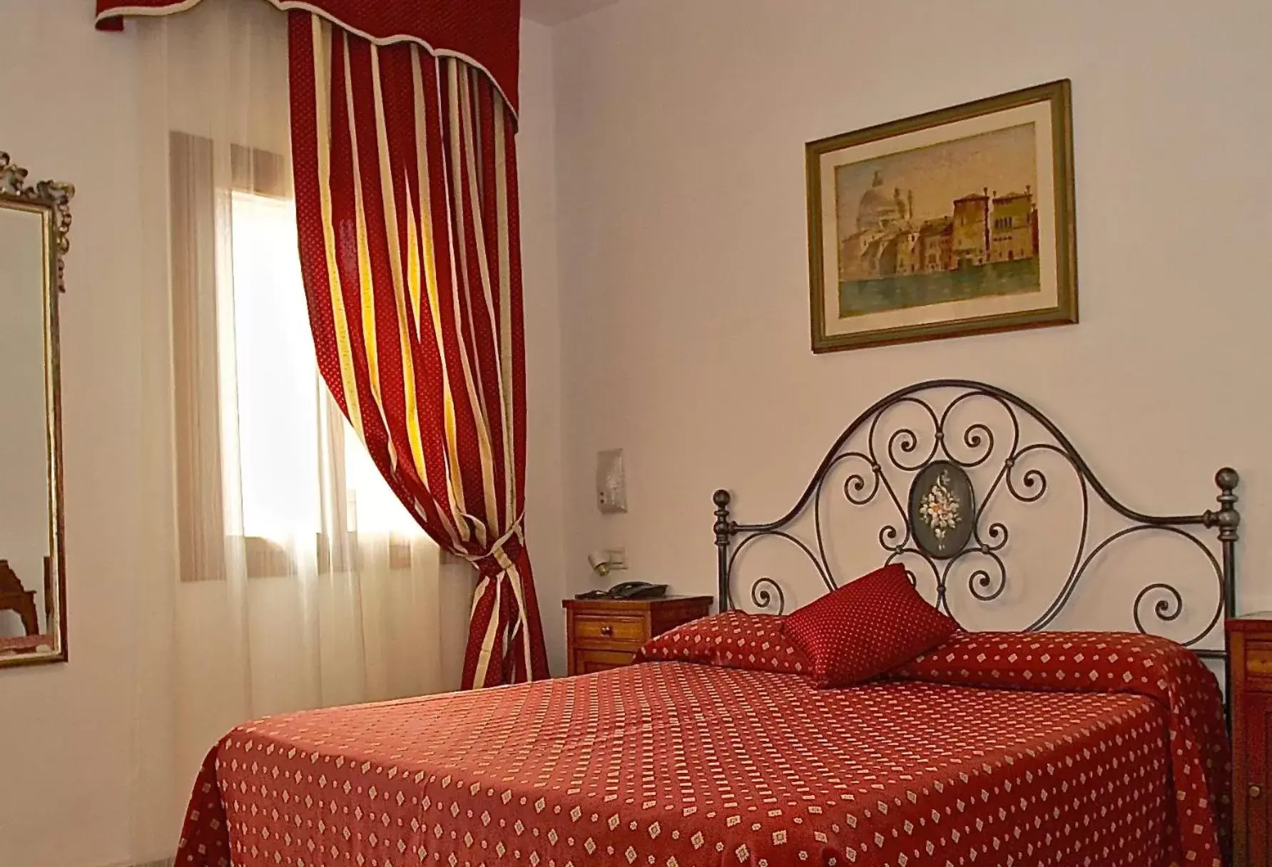 Bedroom, Bed in Hotel Fontana Bedroom, Bed in Hotel Fontana