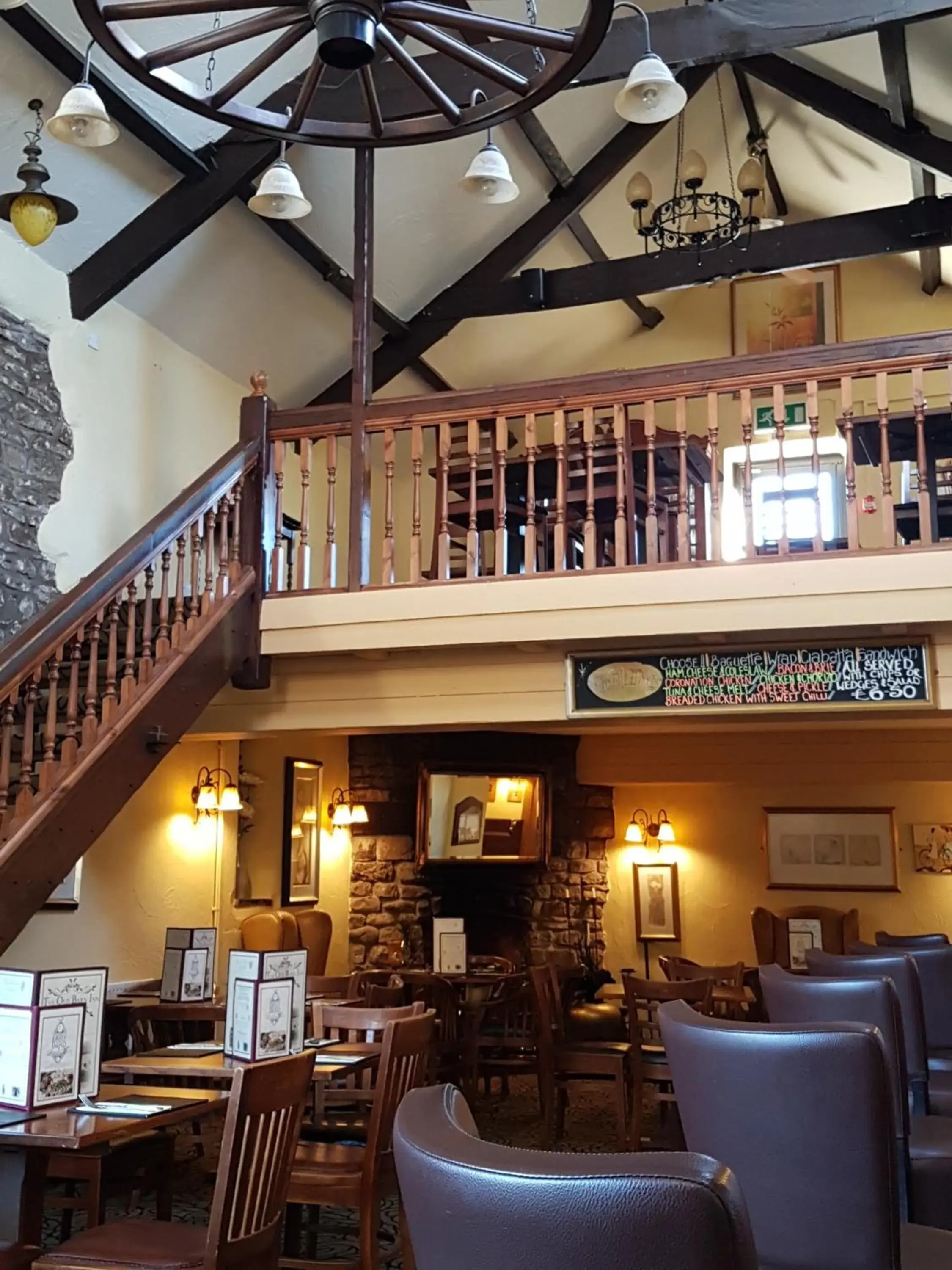 Lounge or bar, Restaurant/Places to Eat in The Old Barn Inn