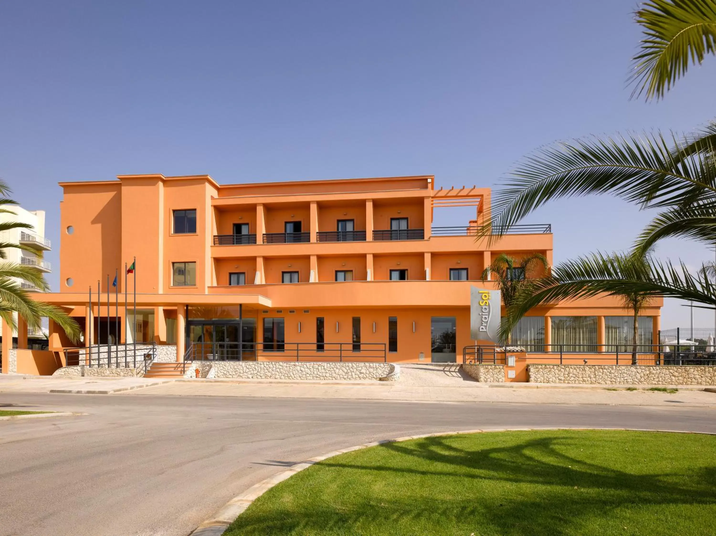 Facade/entrance, Property Building in Hotel Praia Sol