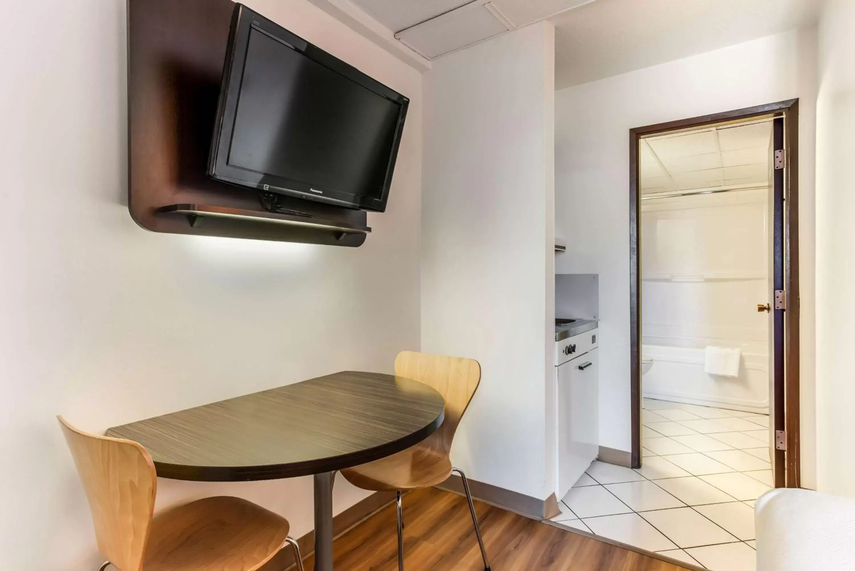 Photo of the whole room, TV/Entertainment Center in Motel 6-Lethbridge, AB