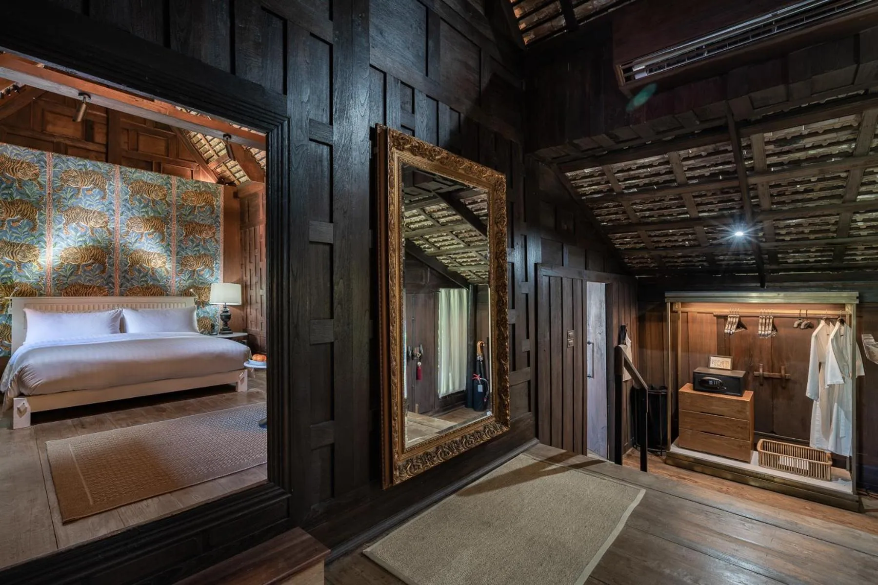 Bed in Villa Mahabhirom