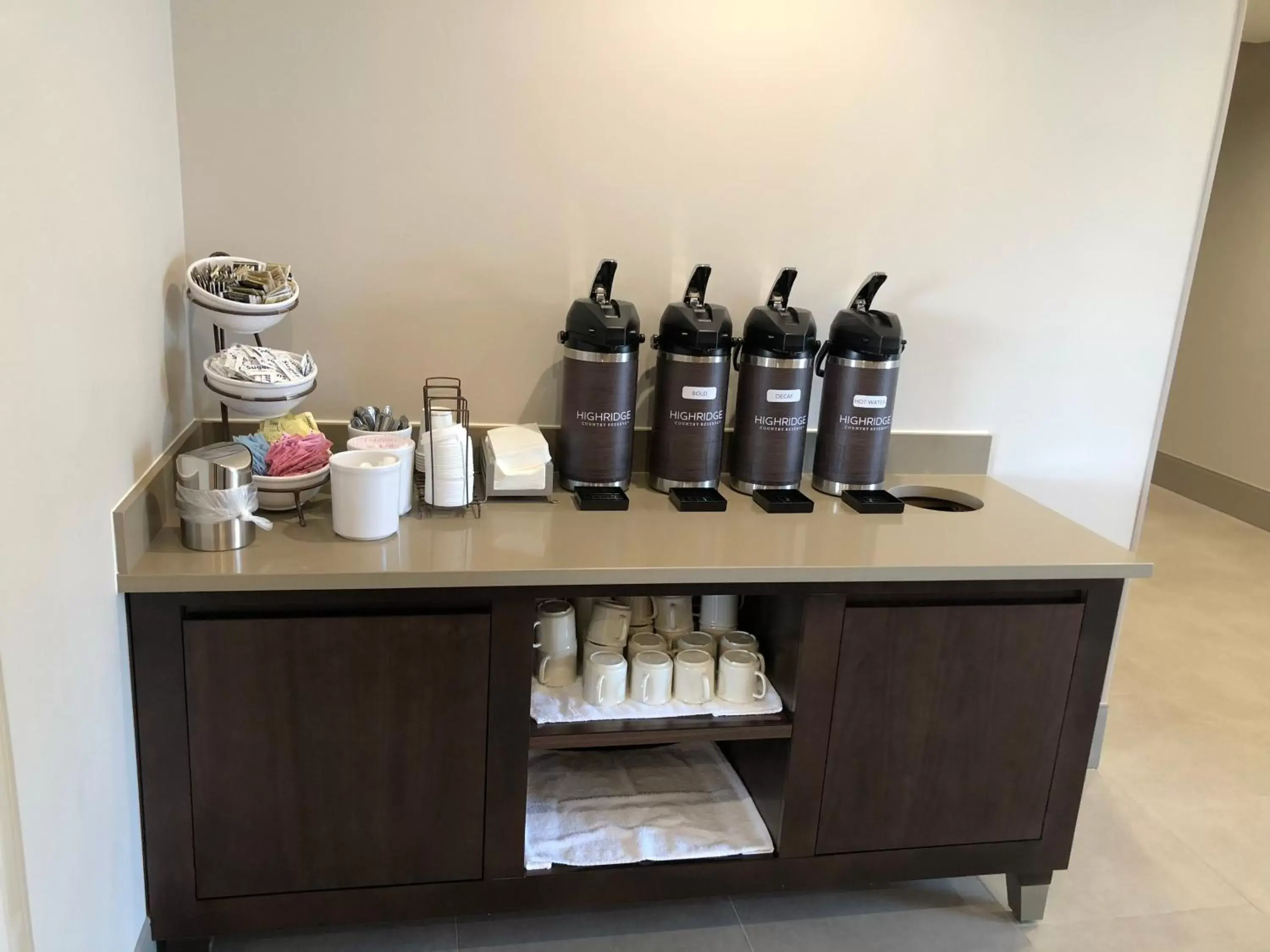 Coffee/tea facilities in Country Inn & Suites by Radisson, Page, AZ