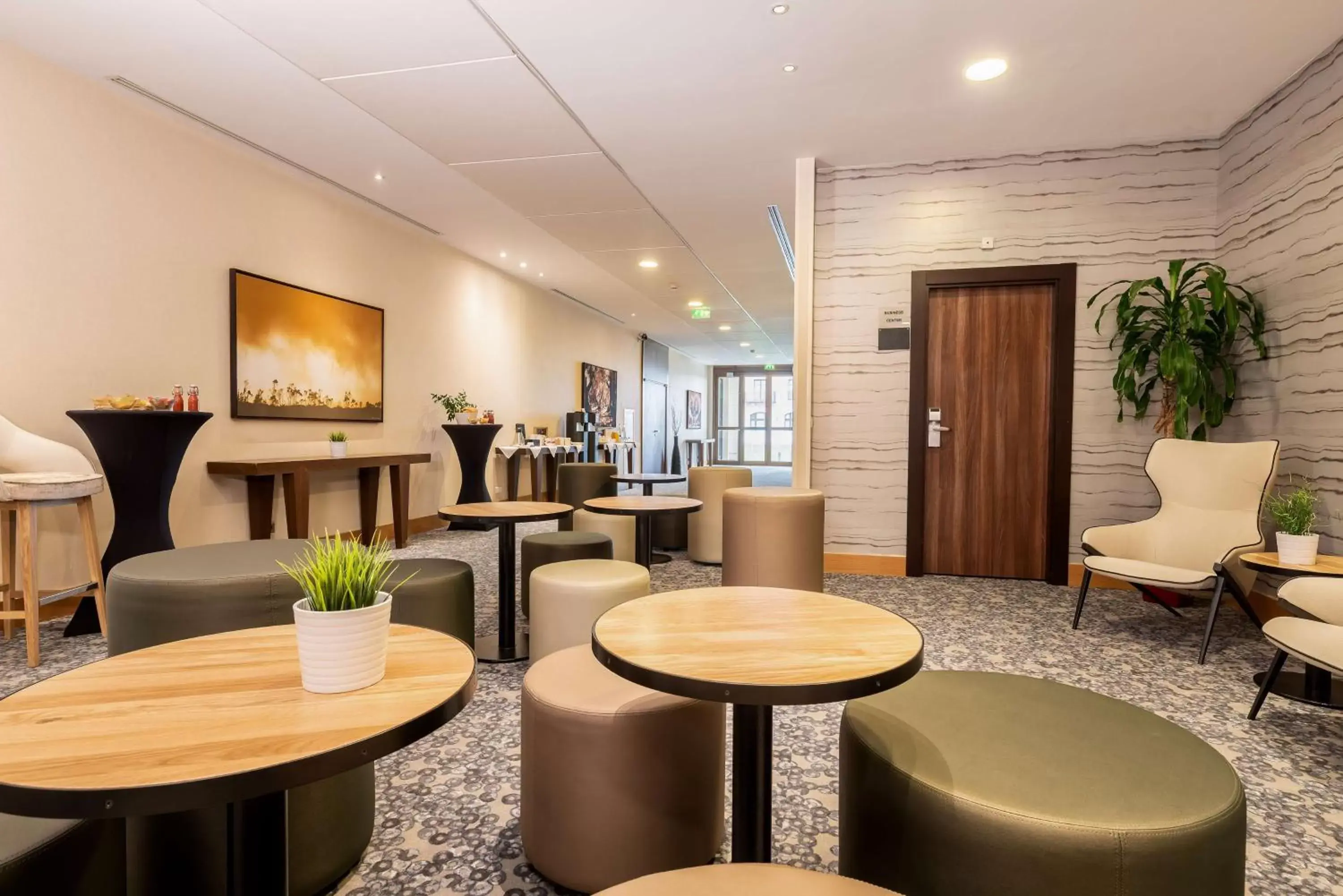 Business facilities, Lounge/Bar in Radisson Blu Hotel Paris, Marne-la-Vallée