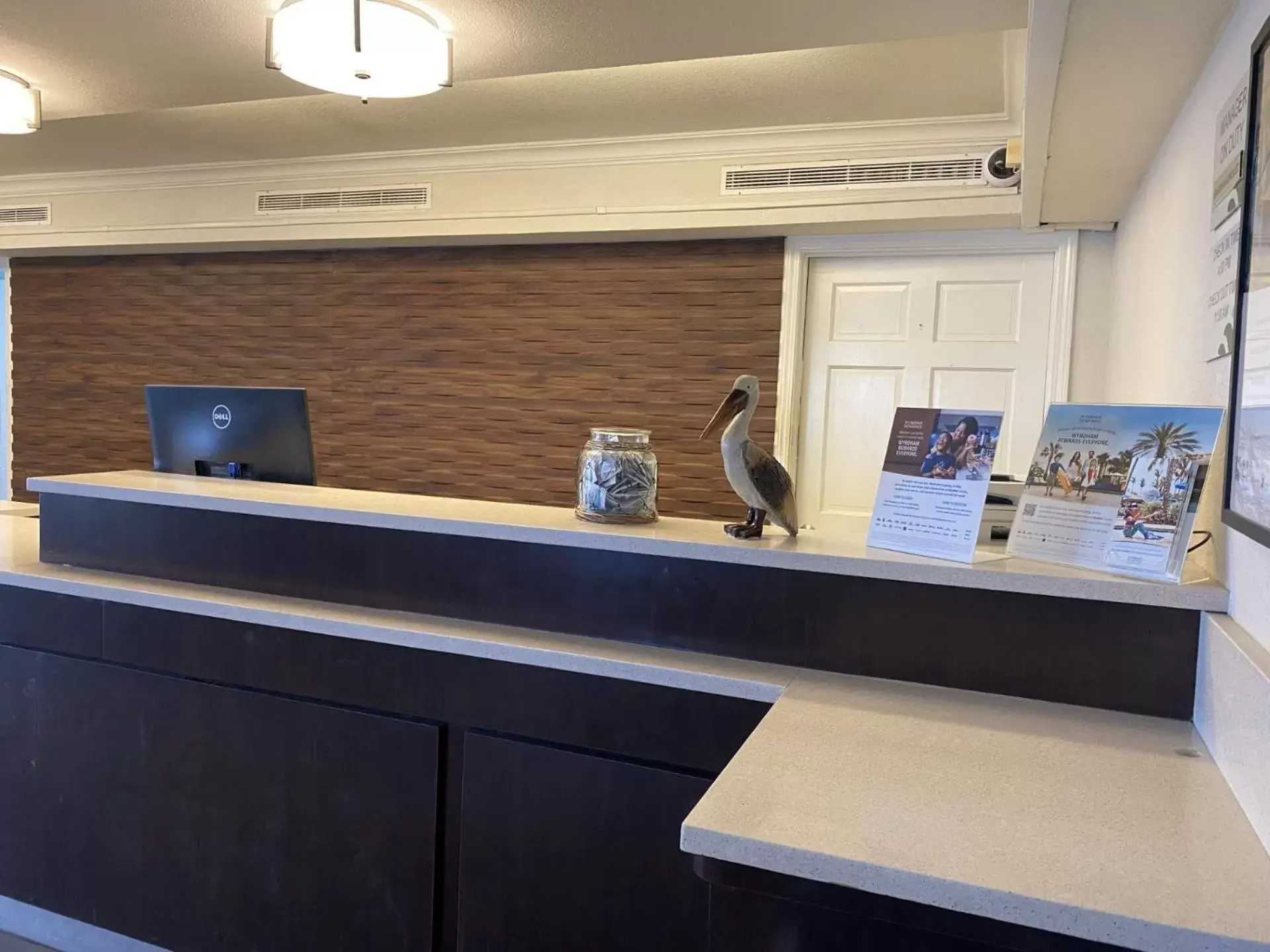 Lobby or reception, Kitchen/Kitchenette in Wingate by Wyndham Galveston East Beach