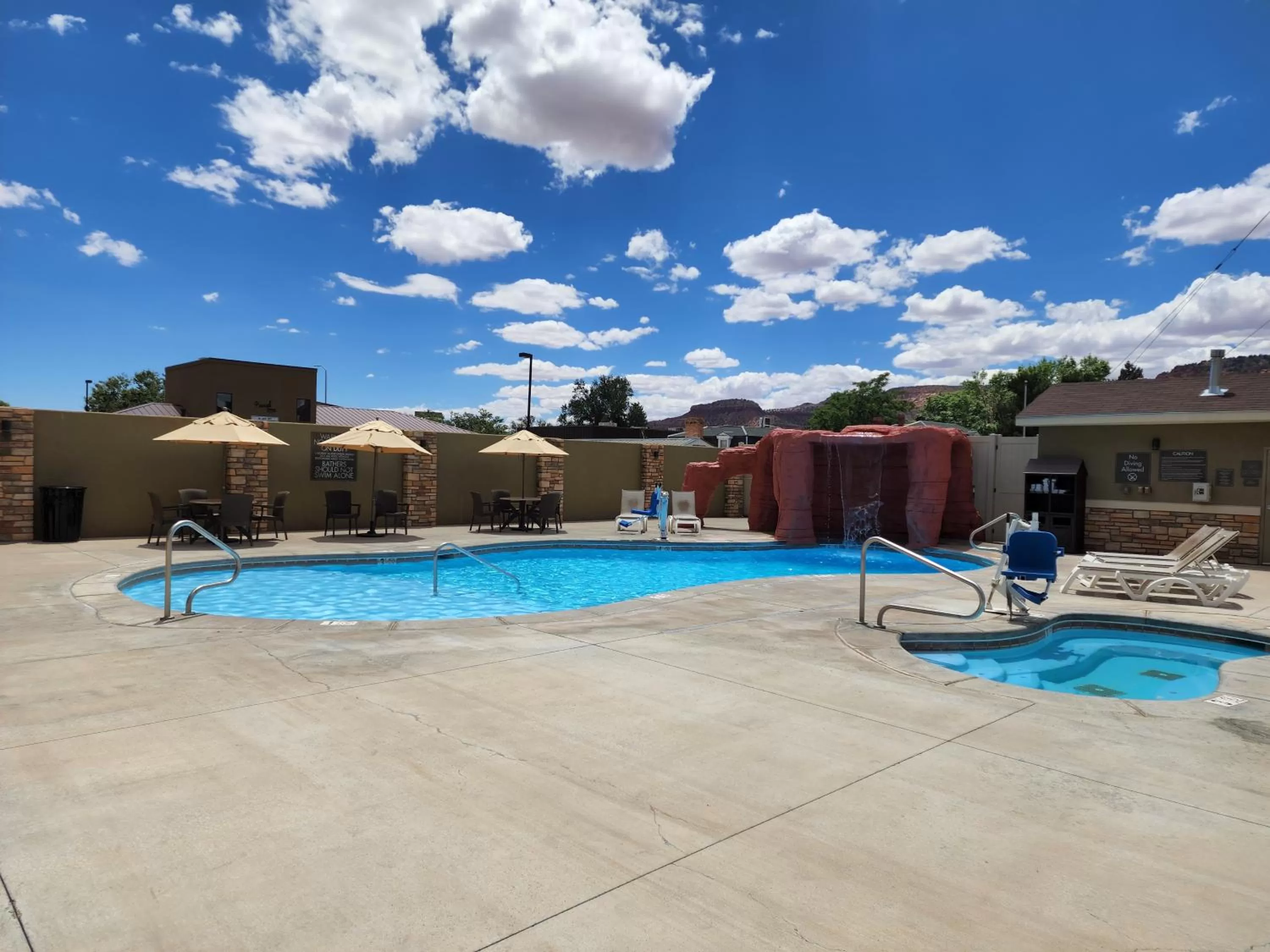 Swimming pool in Comfort Suites Kanab National Park Area