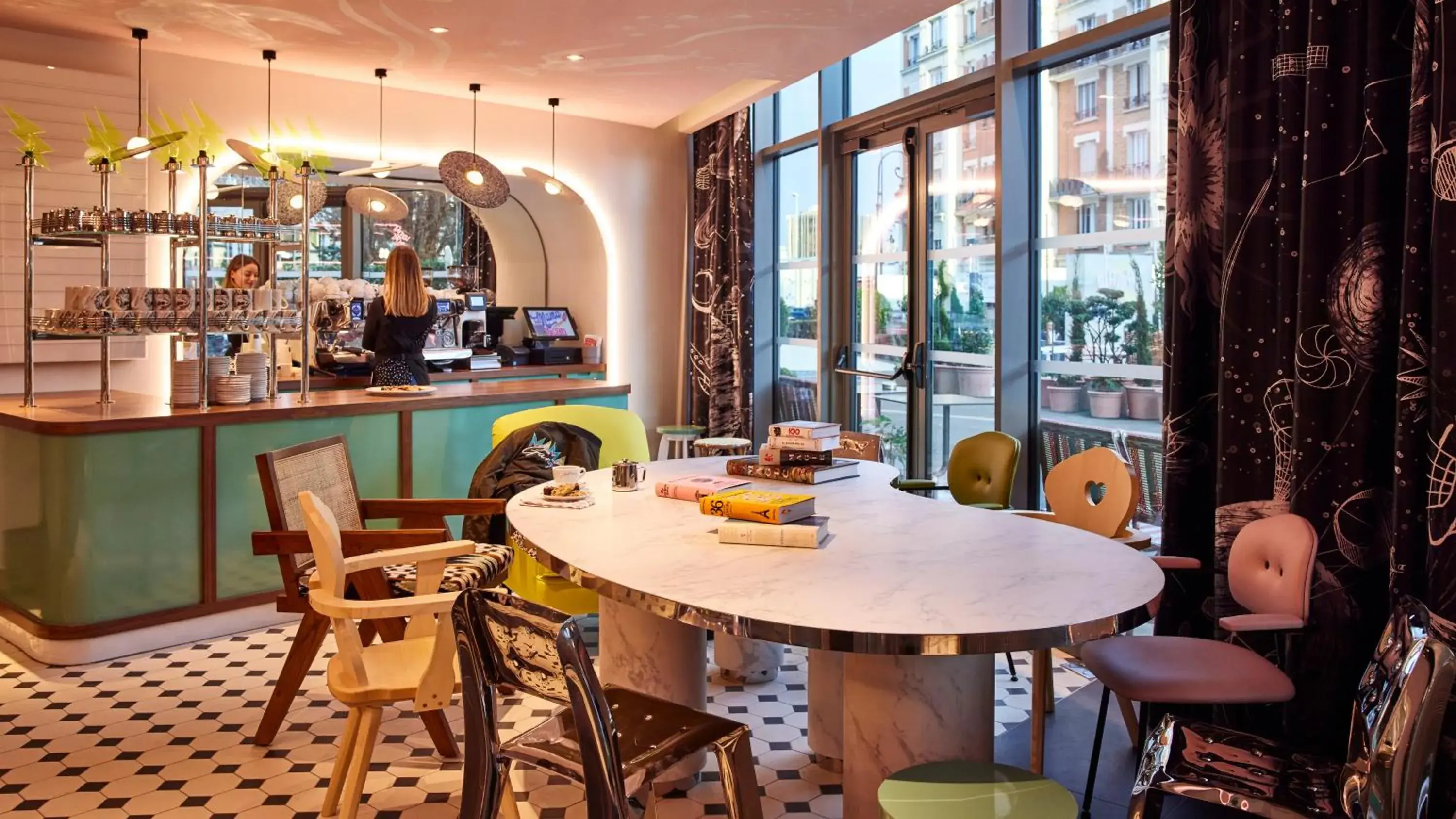 Restaurant/places to eat, Lounge/Bar in Mama Shelter Paris La Défense