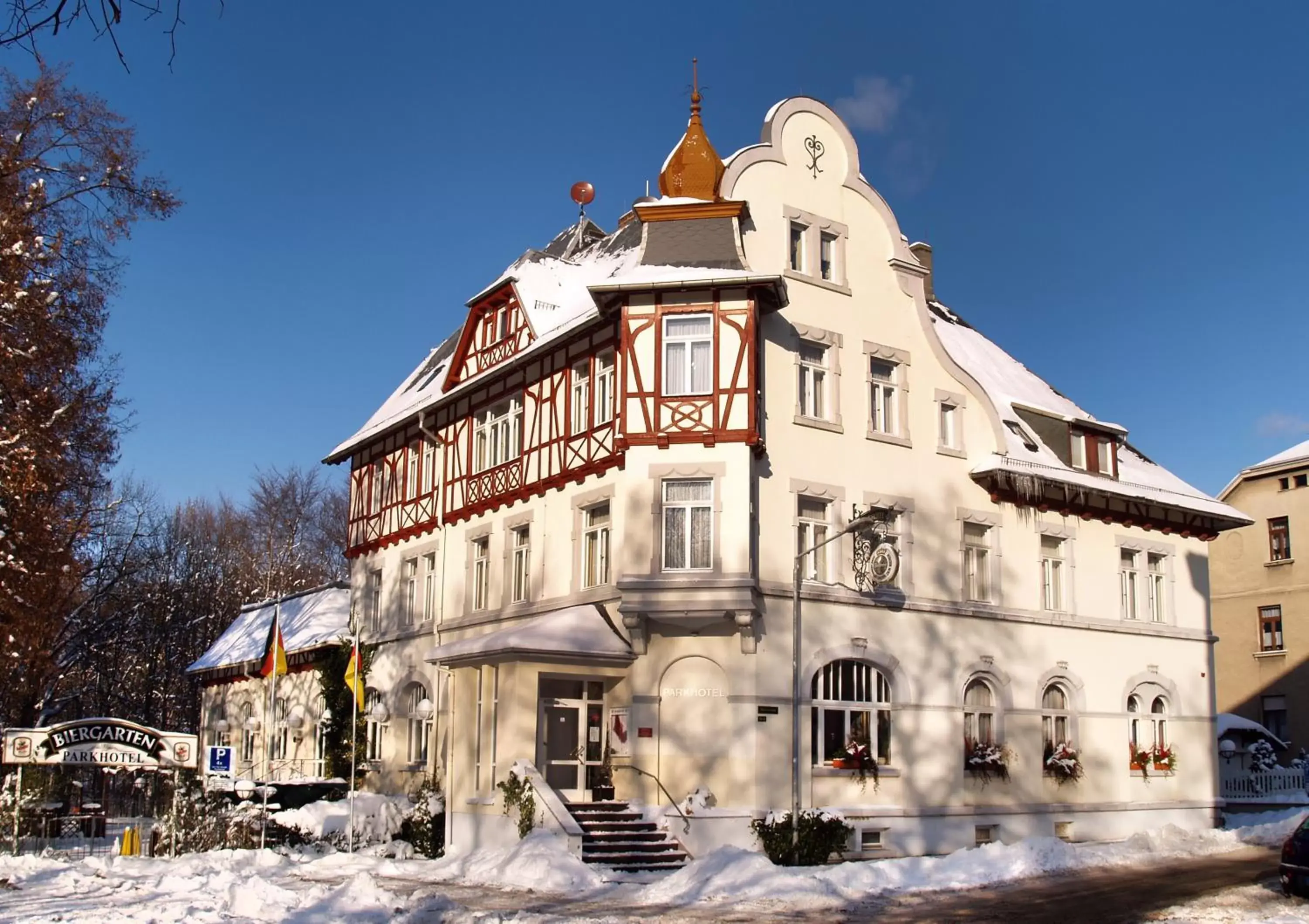 Facade/entrance, Winter in Parkhotel Meerane