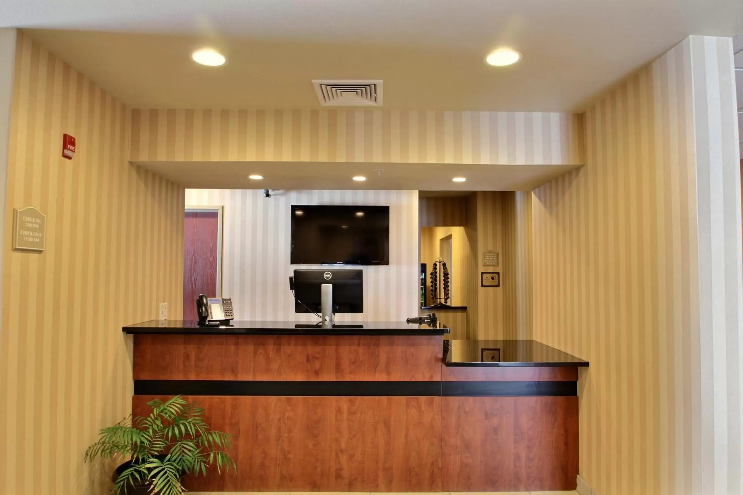 Area and facilities, Lobby/Reception in Cobblestone Inn & Suites - Brillion