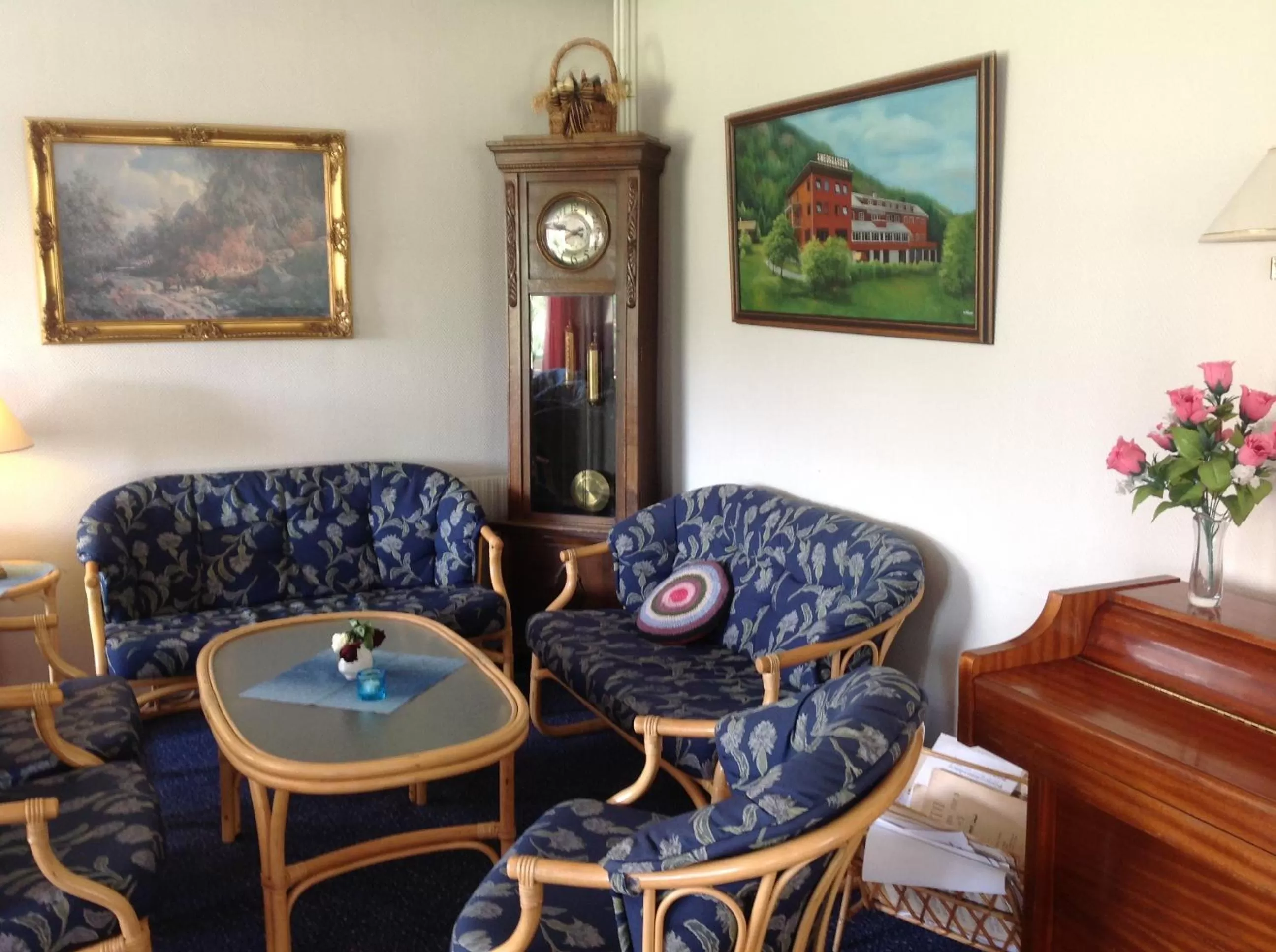 Living room in Smedsgården Hotel