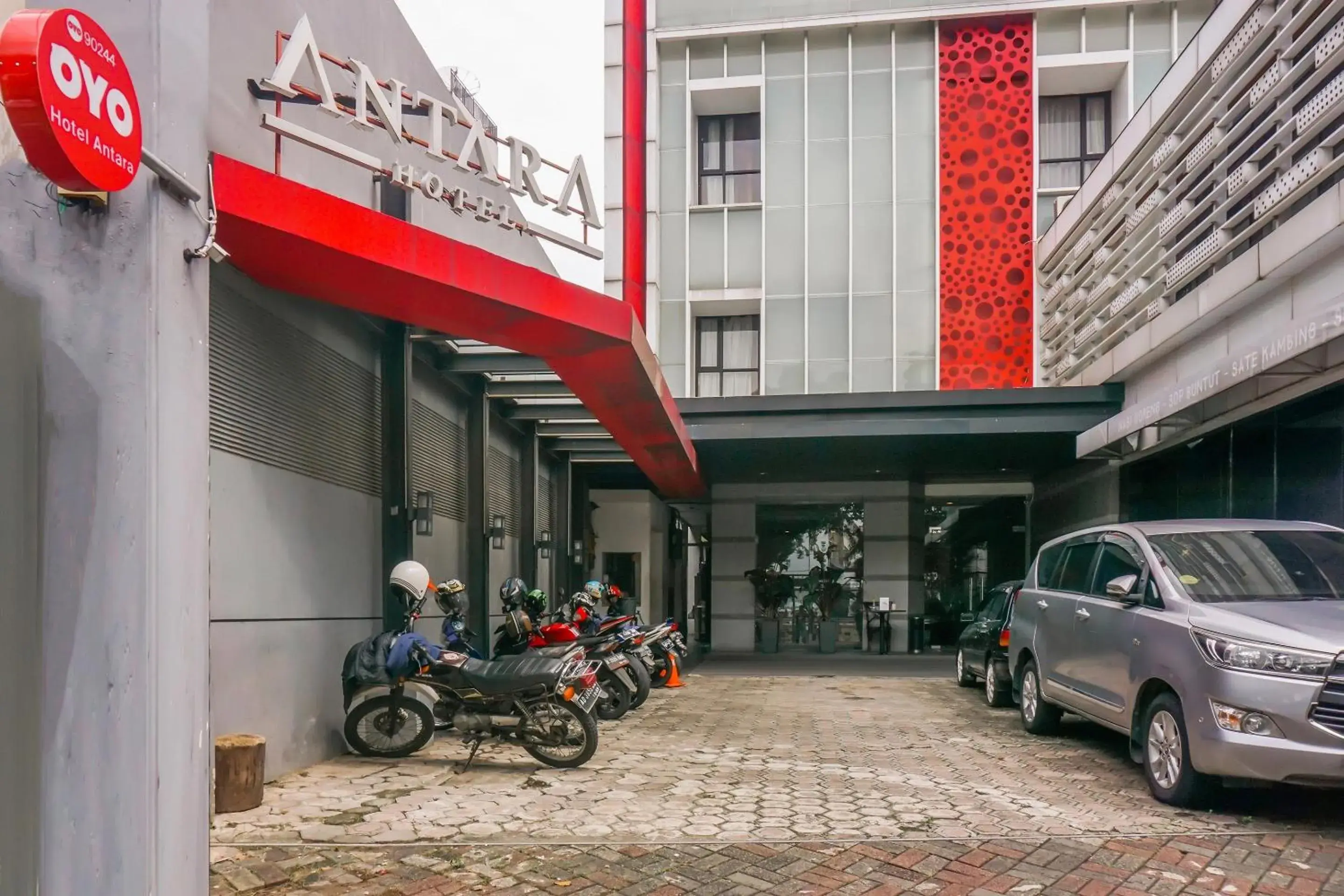 Facade/entrance in OYO 90244 Hotel Antara