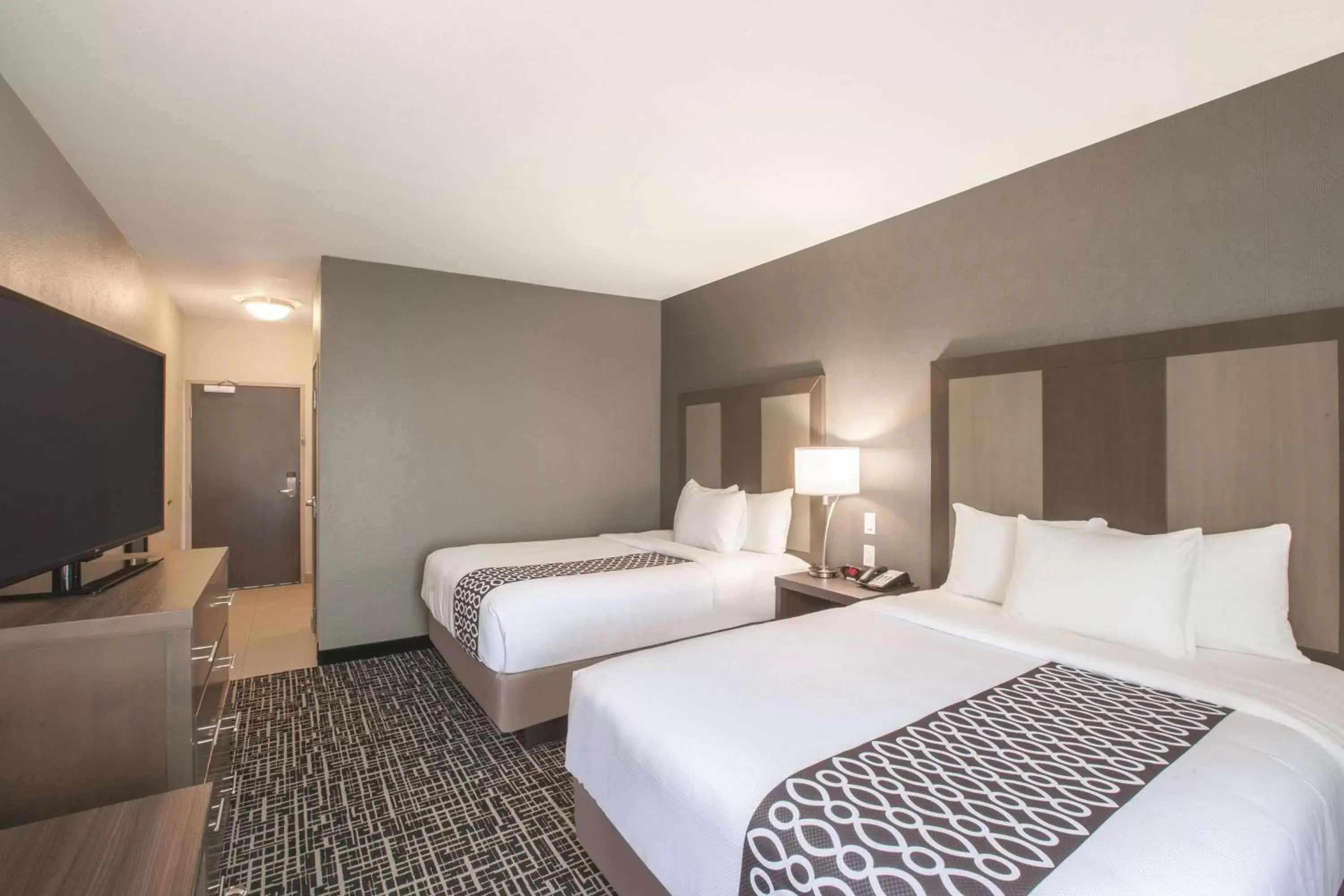 Photo of the whole room, Bed in La Quinta by Wyndham San Marcos Outlet Mall