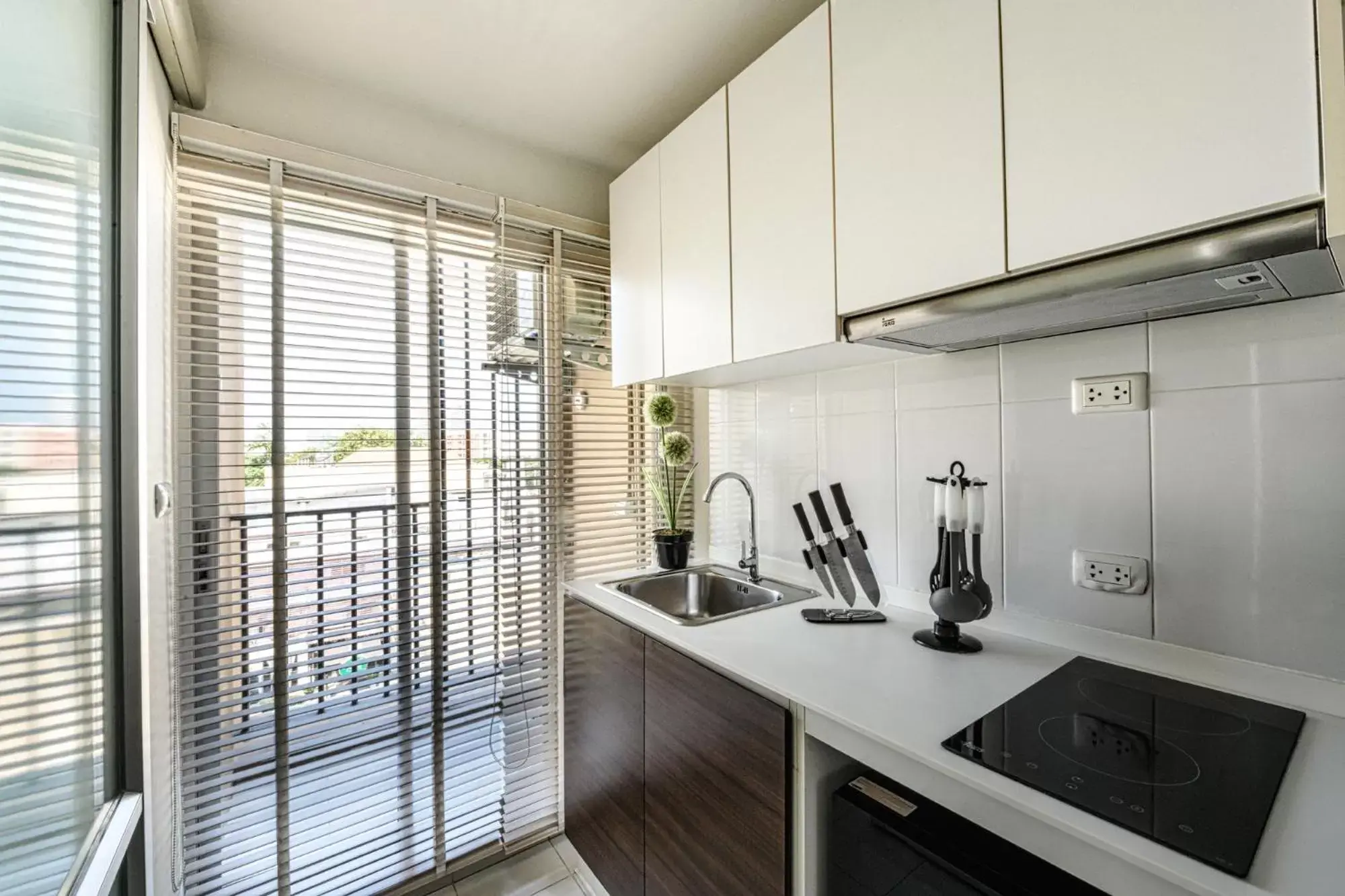 Kitchen or kitchenette, Kitchen/Kitchenette in First Choice Suites SHA Plus Extra