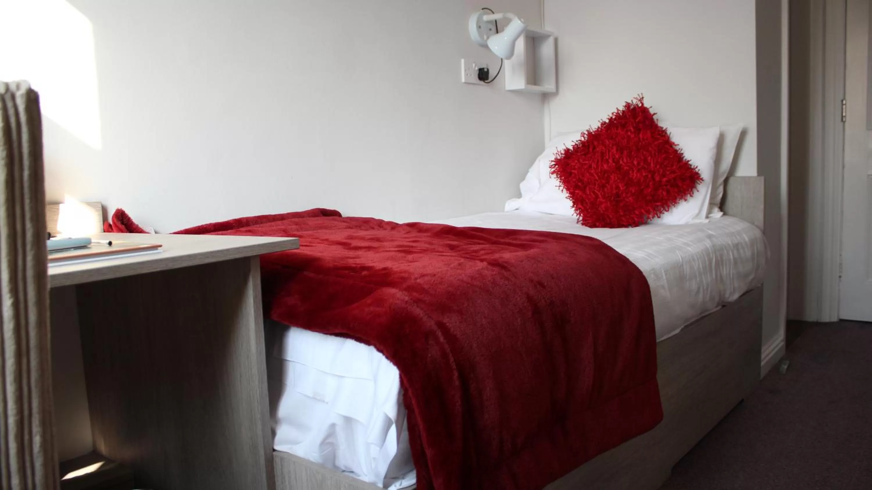 Bedroom, Bed in The Whittington and Cat