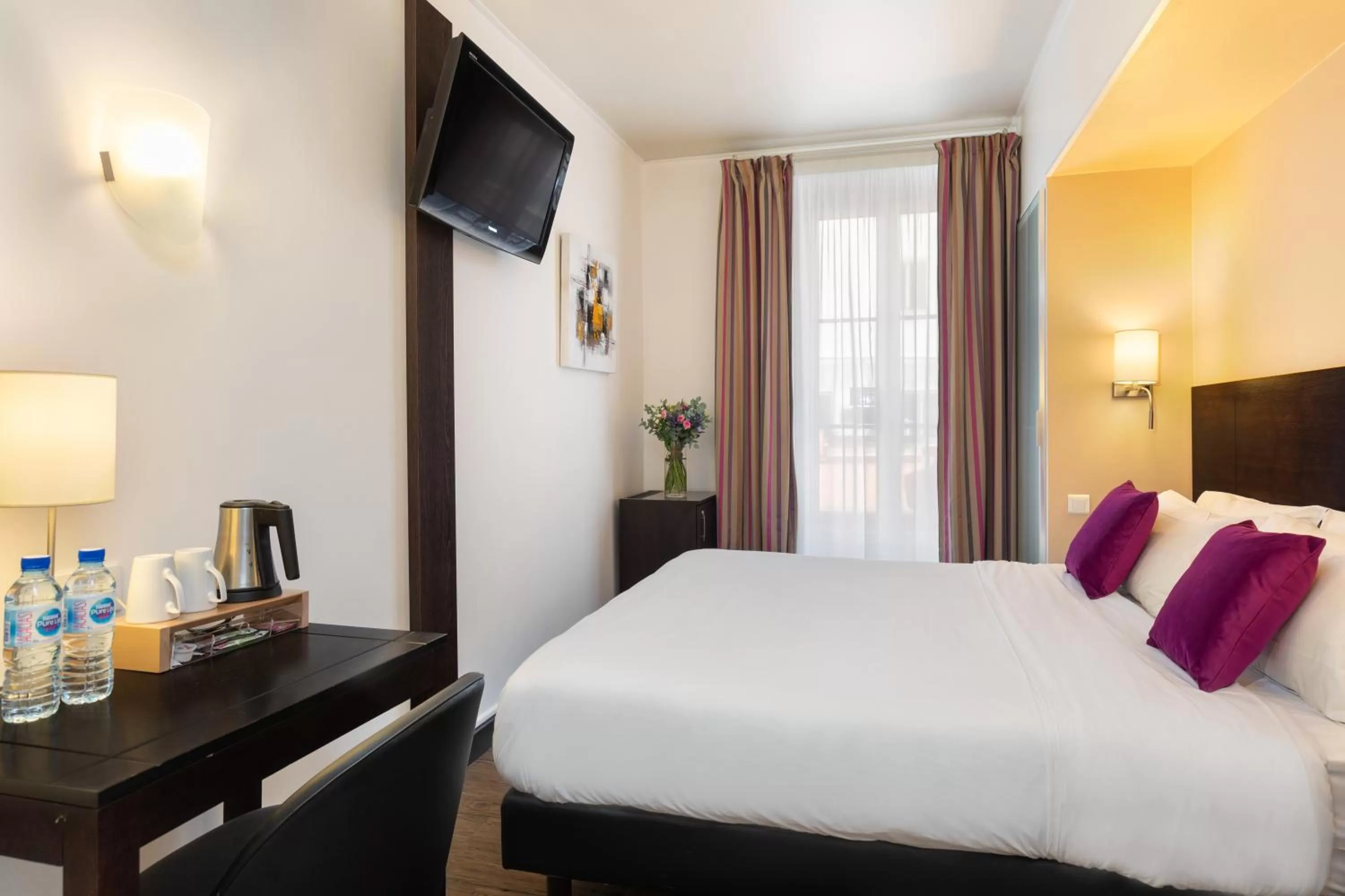 TV and multimedia, Bed in Hotel Florence Nice